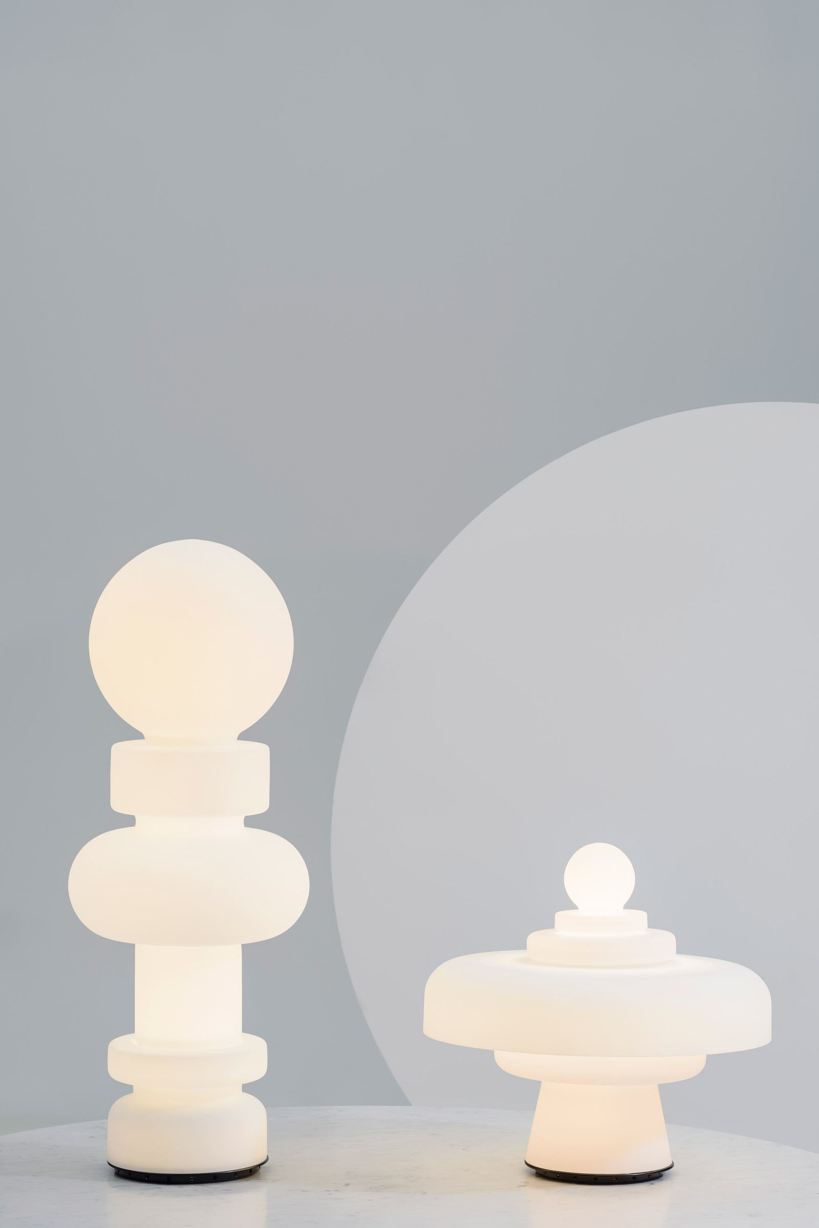 ADLoveSalone FontanaArte переиздала легендарные стеклянные лампы по дизайну Бобо Пикколи
