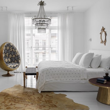 Дизайн спальни в белых тонах: 10 примеров, где цвет выполняет разные функции