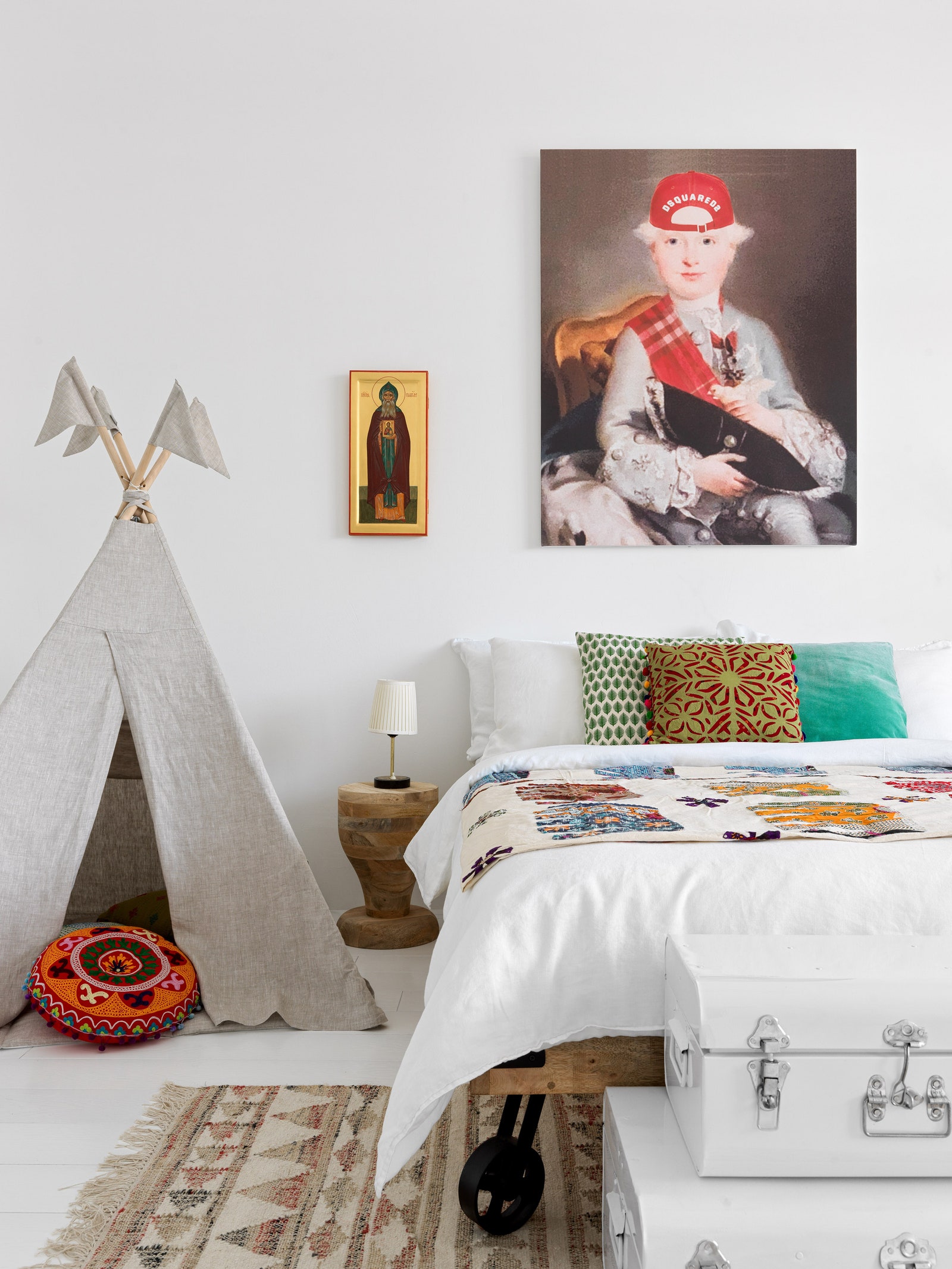 Комната мальчика. ­Кровать Maisons du Monde картинаколлаж над кроватью придумана ­Анной Эрман.