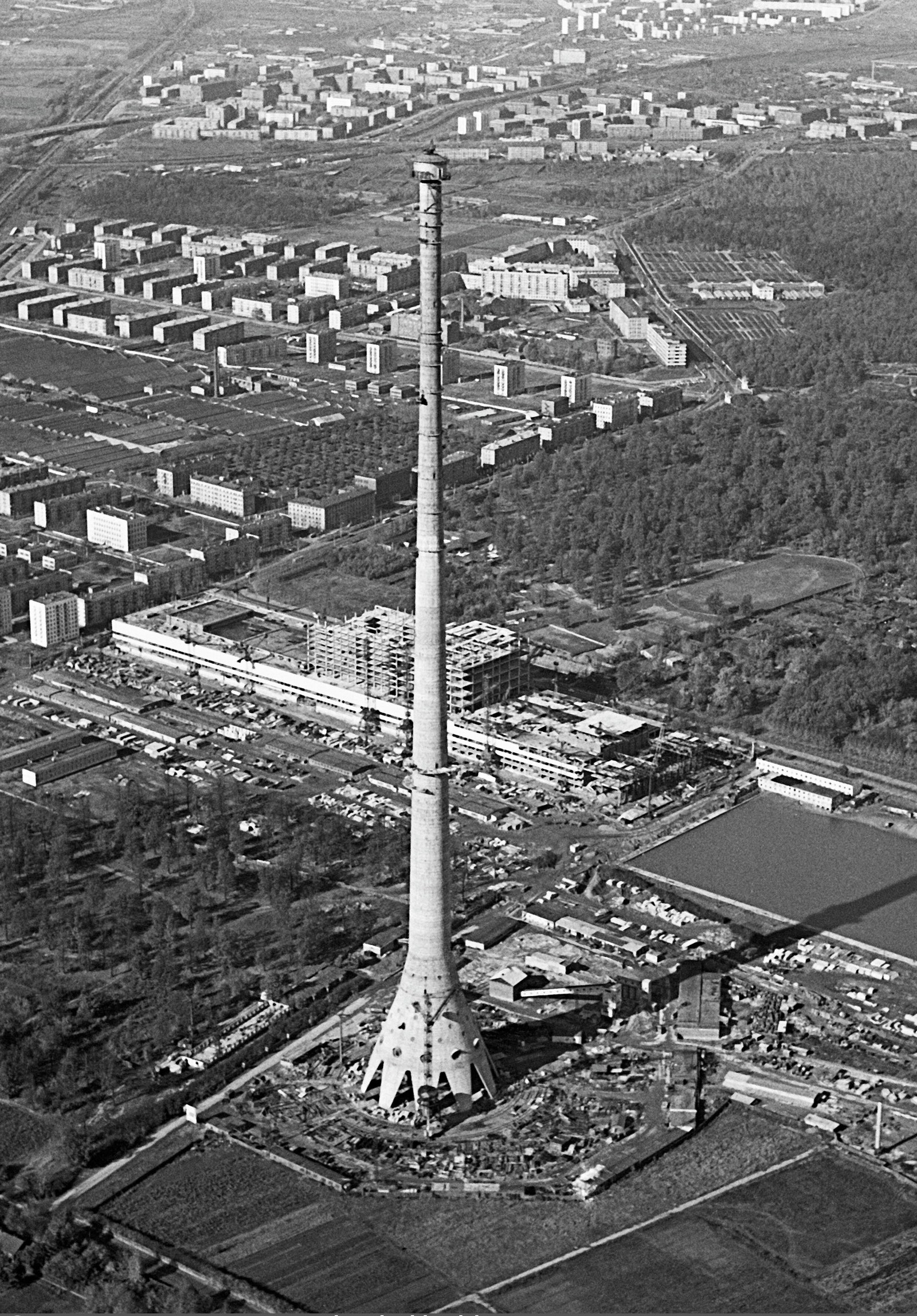 Строительство телевизионной башни в Останкино. Источник pastvu.com автор Лев Поликашин.
