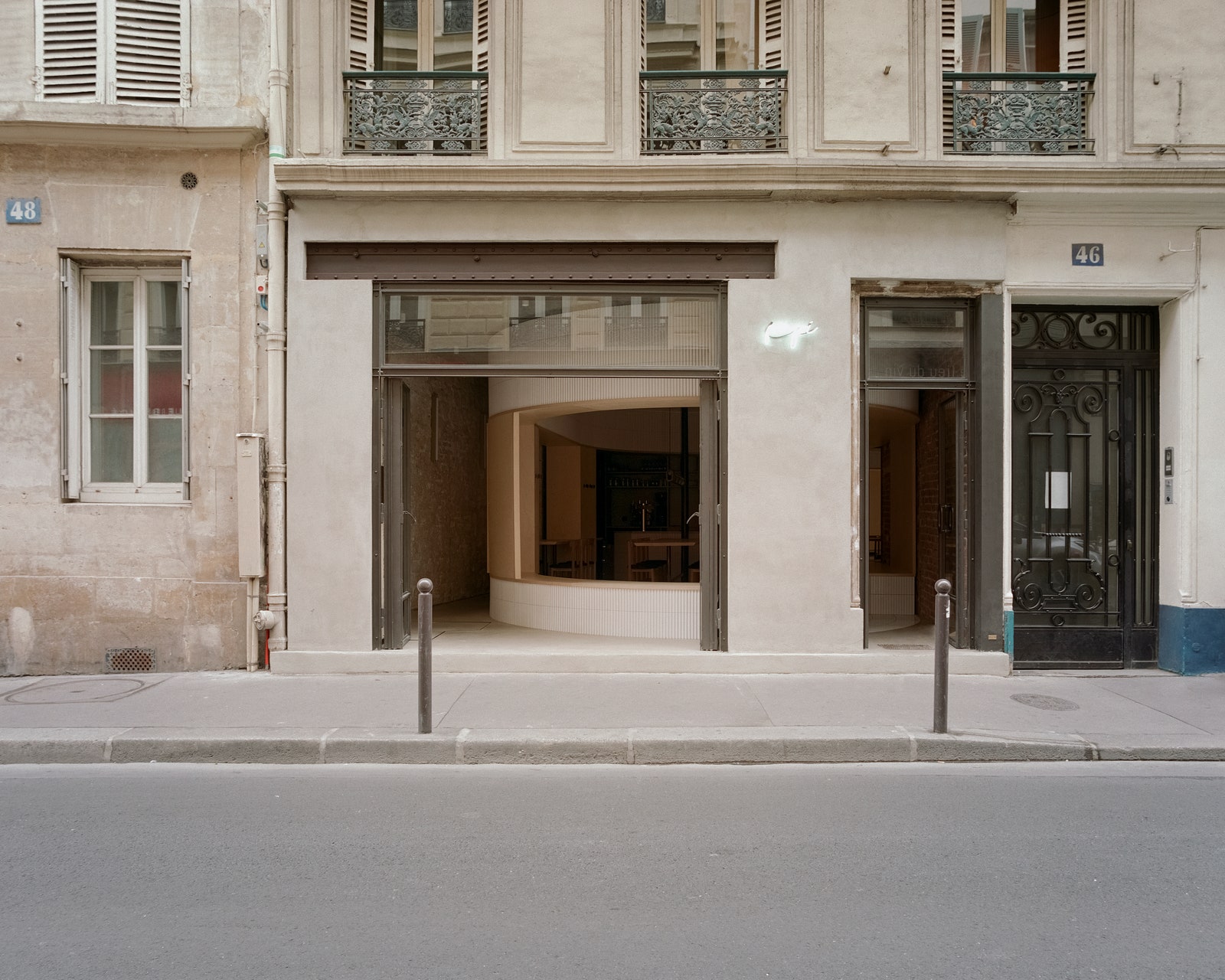 Минимализм и историческая архитектура ресторан Papi в Париже