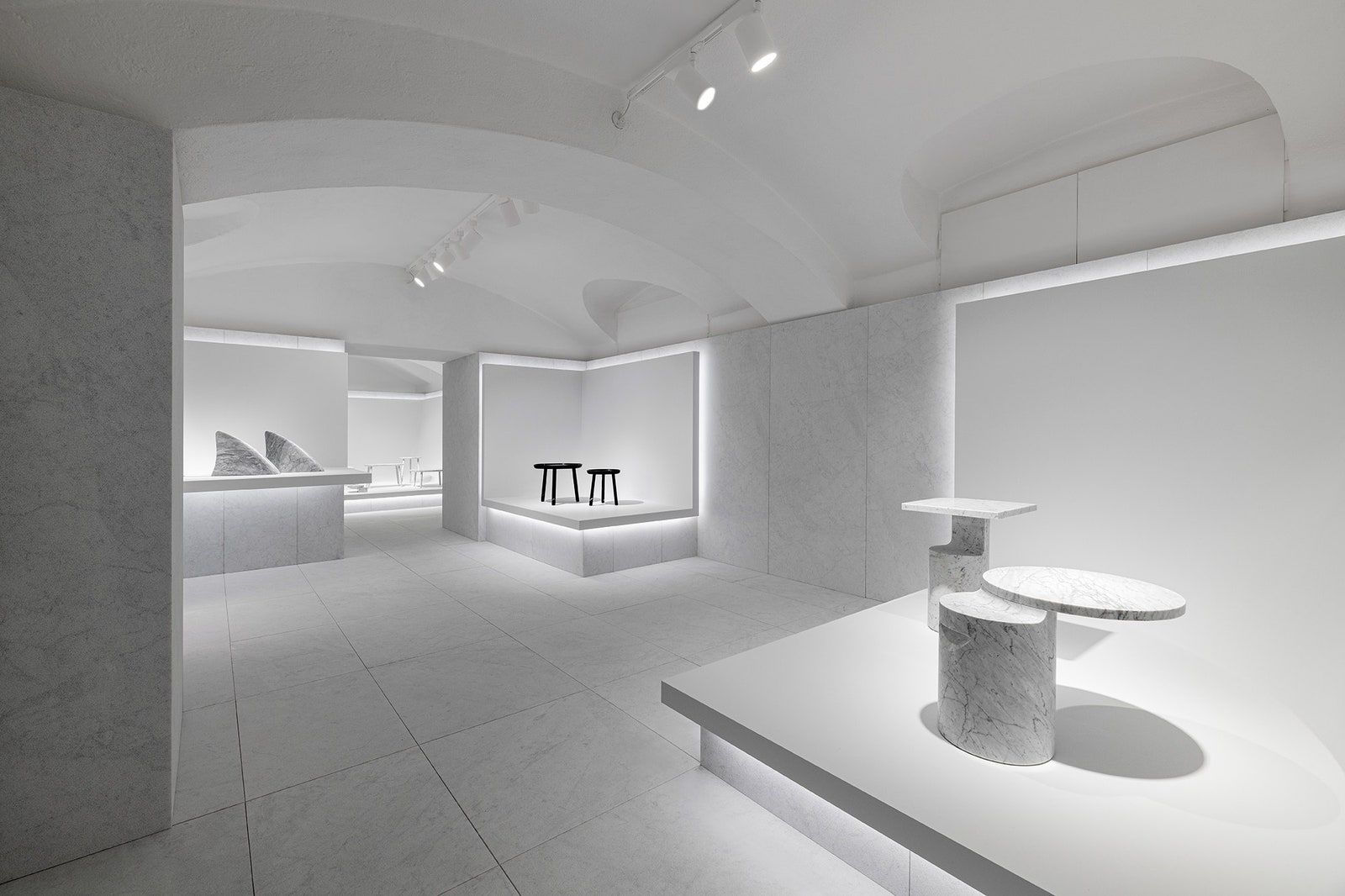 Интерьер выставочного зала Marsotto по проекту Nendo