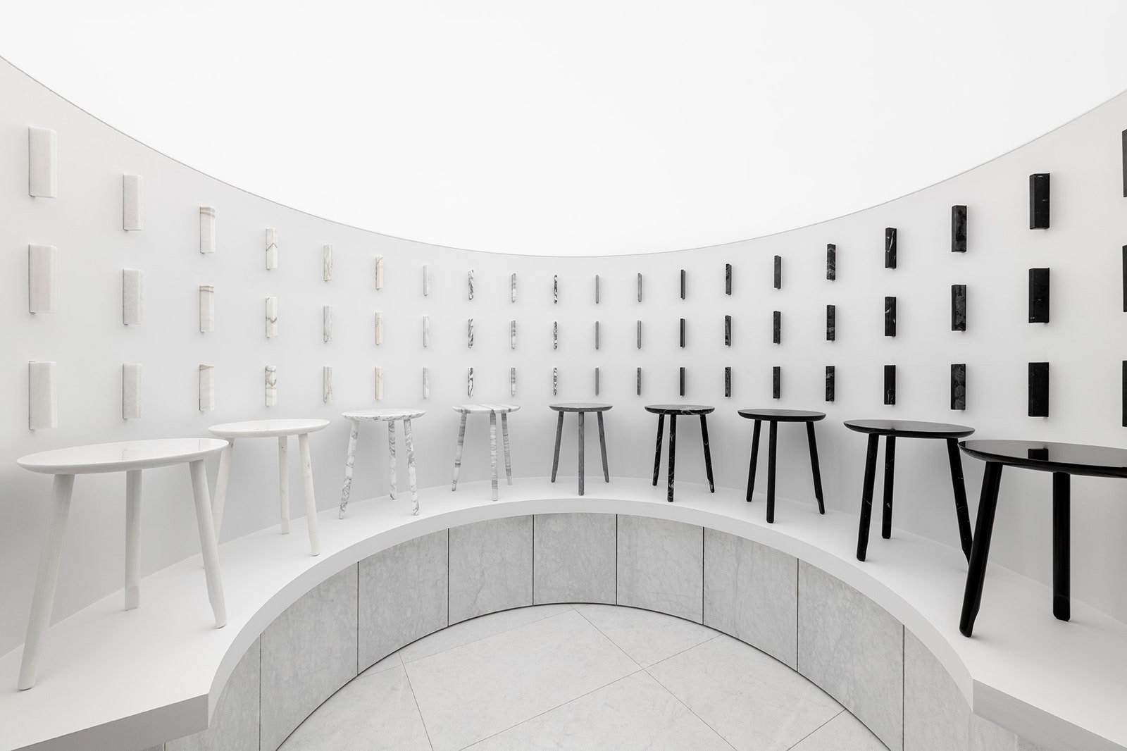 Интерьер выставочного зала Marsotto по проекту Nendo