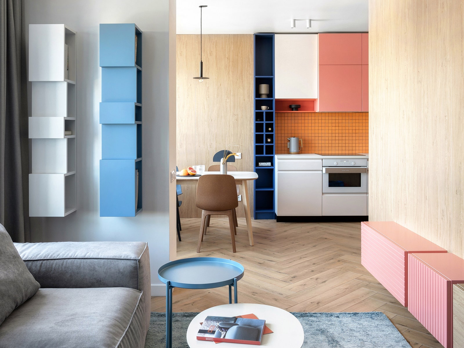Цветная квартира в Киеве, 76 м²