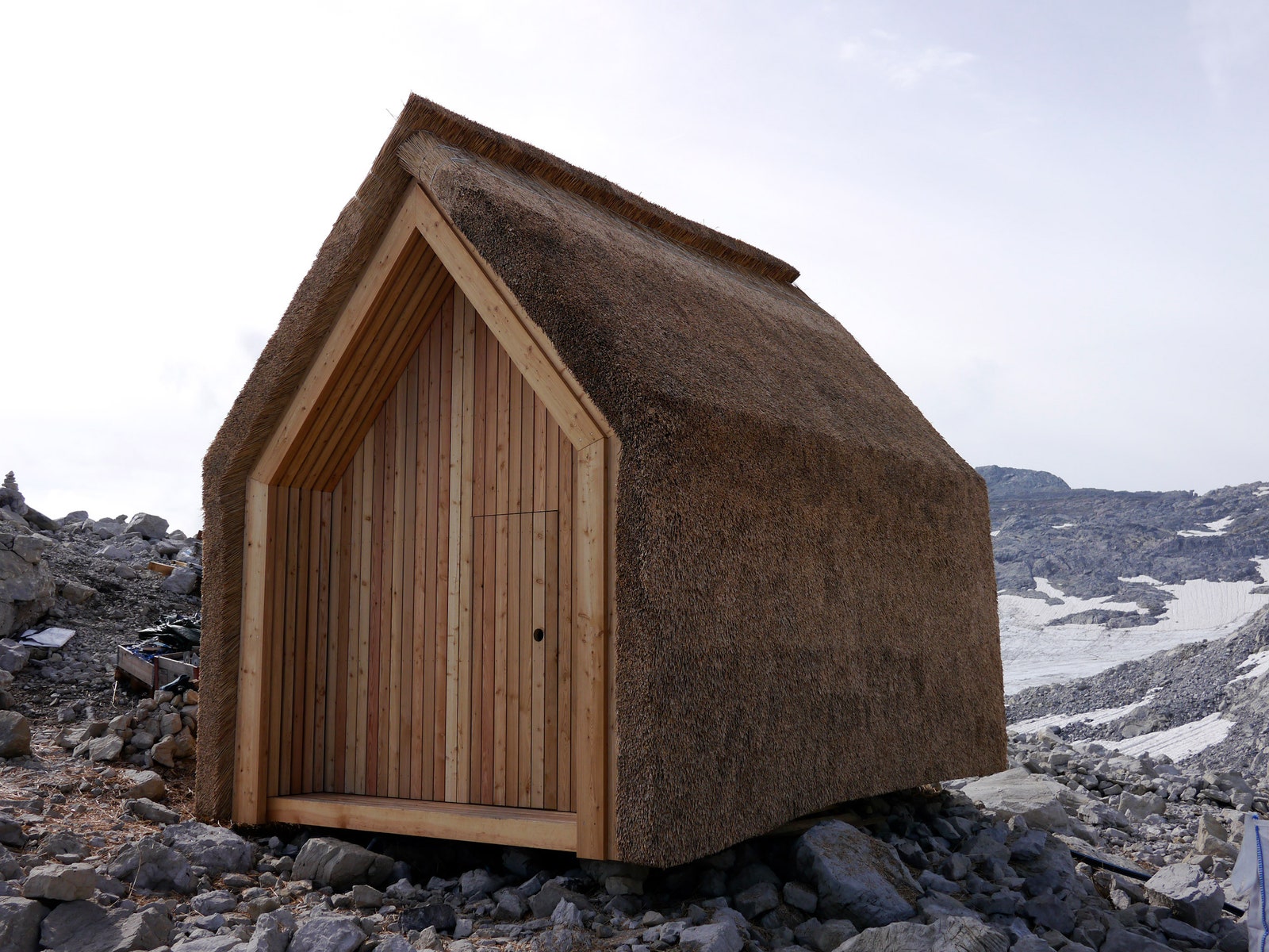 Экспериментальный дом из тростника в Альпах