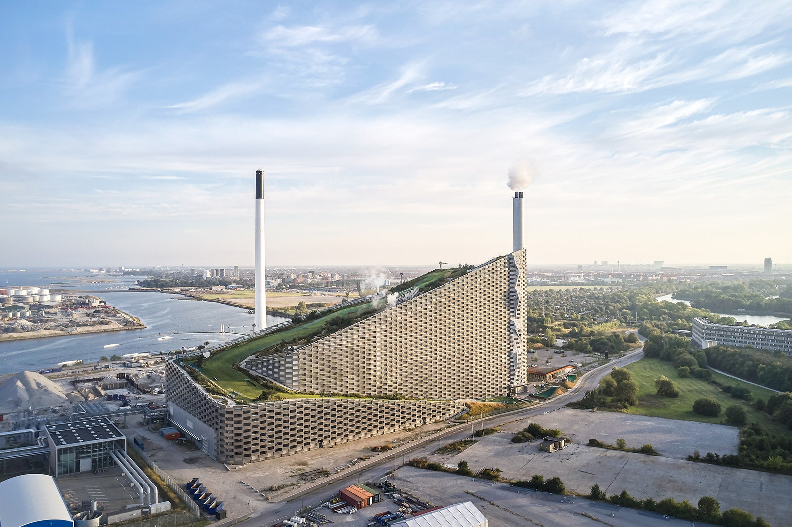 Новые фотографии электростанции в Копенгагене от Hufton  Crow