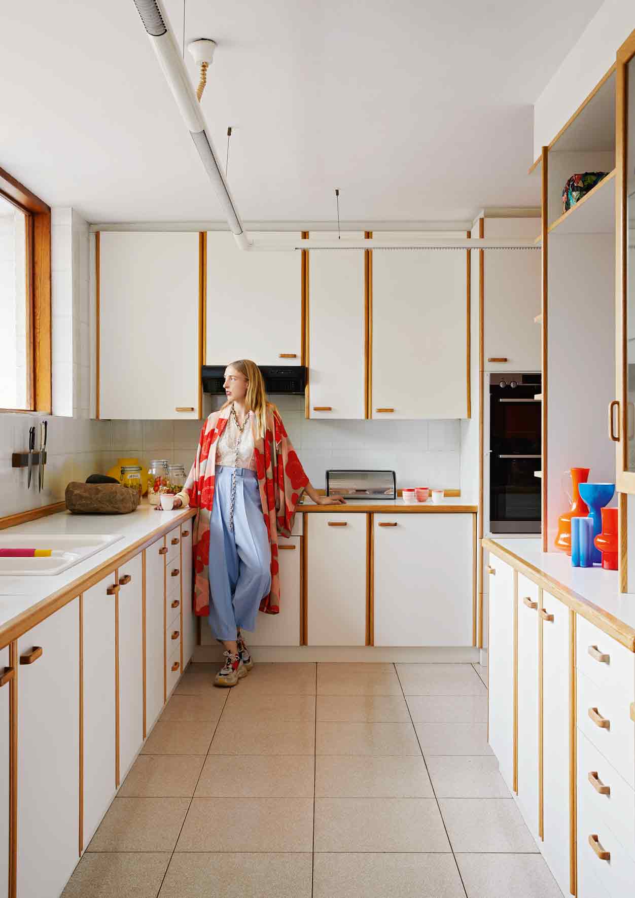 Лезанн Вивье у себя на кухне. Фото Эльза Янг. Стилист Свен Альбердинг.