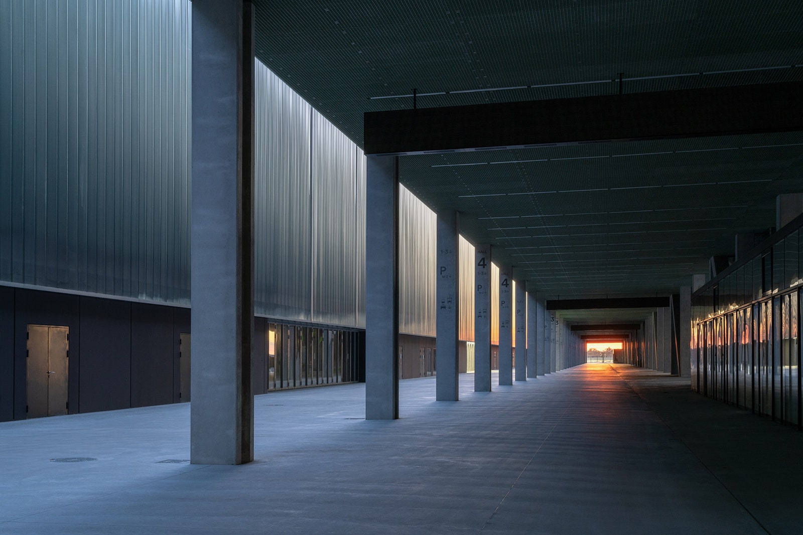 Новый выставочный комплекс по проекту бюро OMA в Тулузе