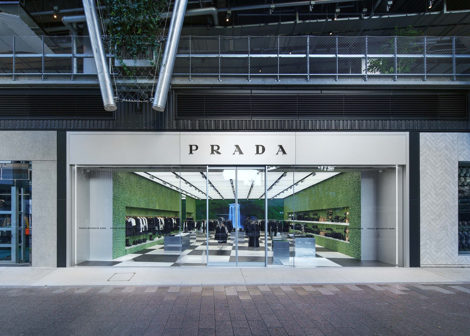 Новый бутик Prada по проекту бюро OMA в Токио