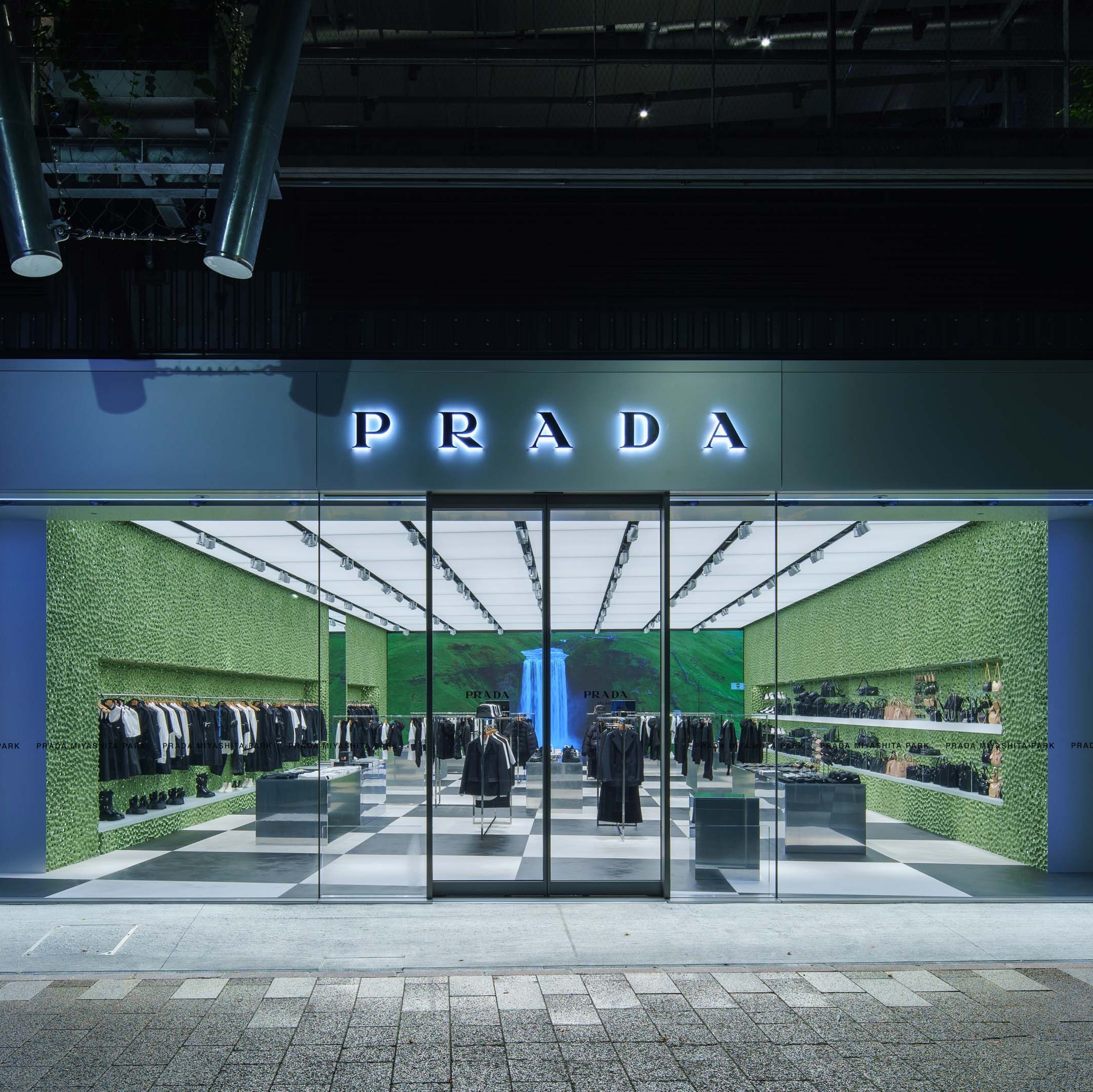 Новый бутик Prada по проекту бюро OMA в Токио | AD Magazine