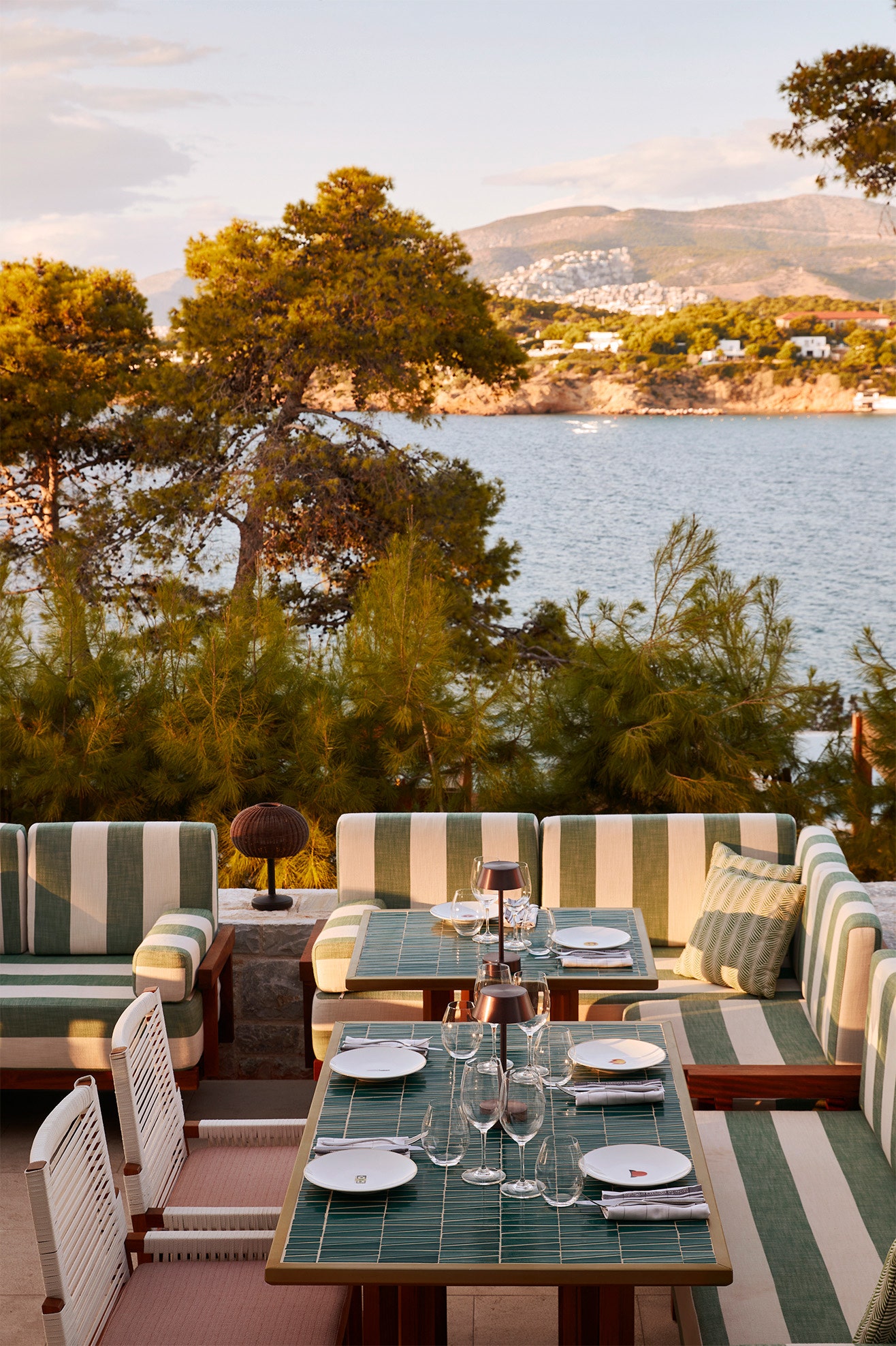 Ресторан Beefbar на афинском побережье