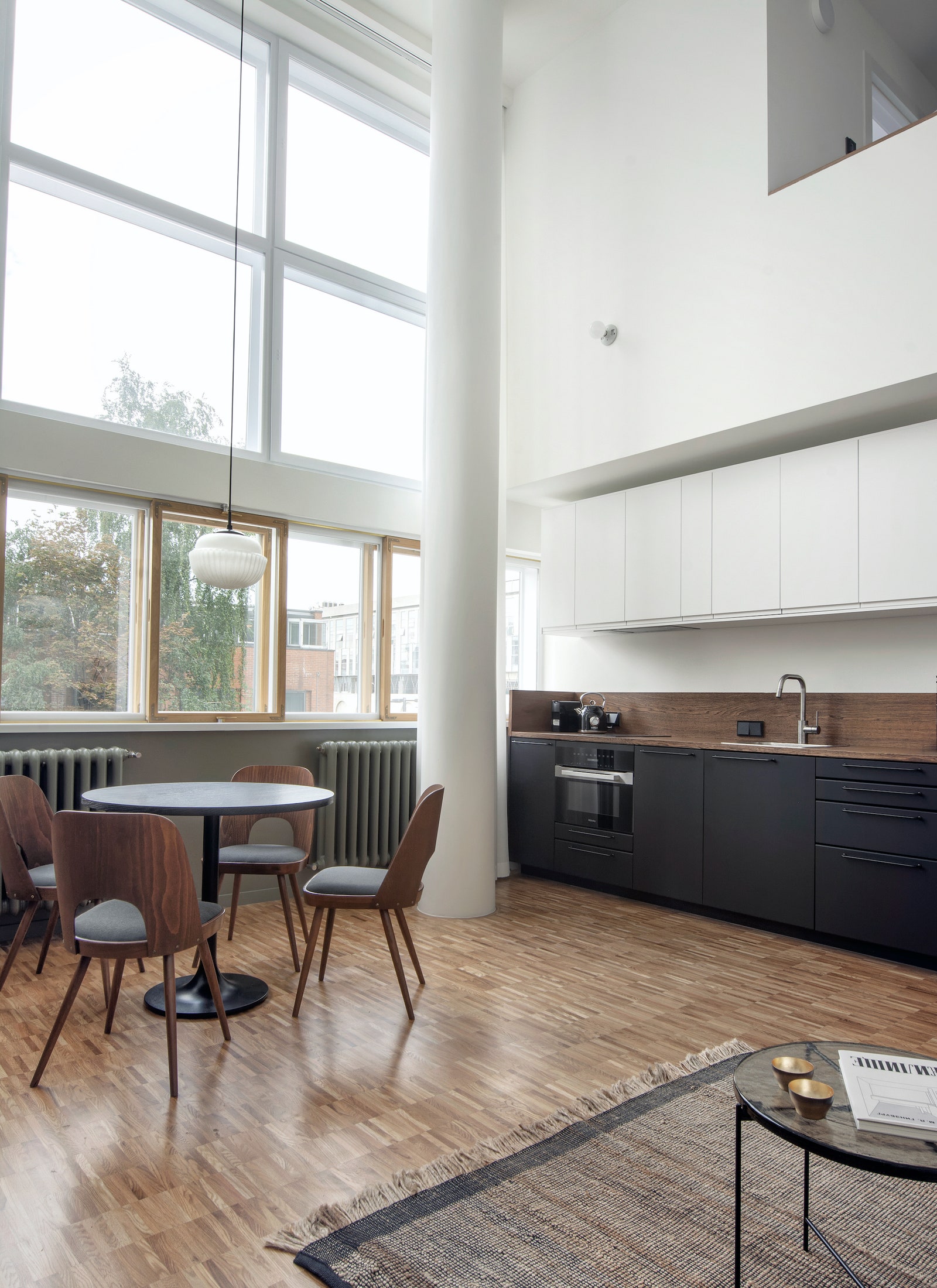 Вид на кухню. Кухня IKEA техника Miele.