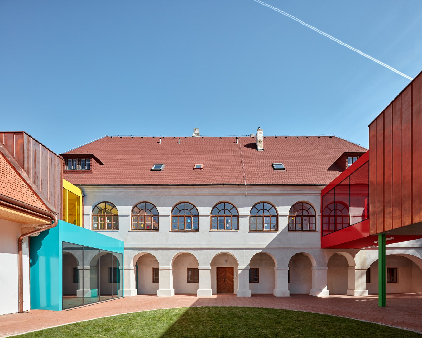 Школа на месте бывшего дома священника в Чехии