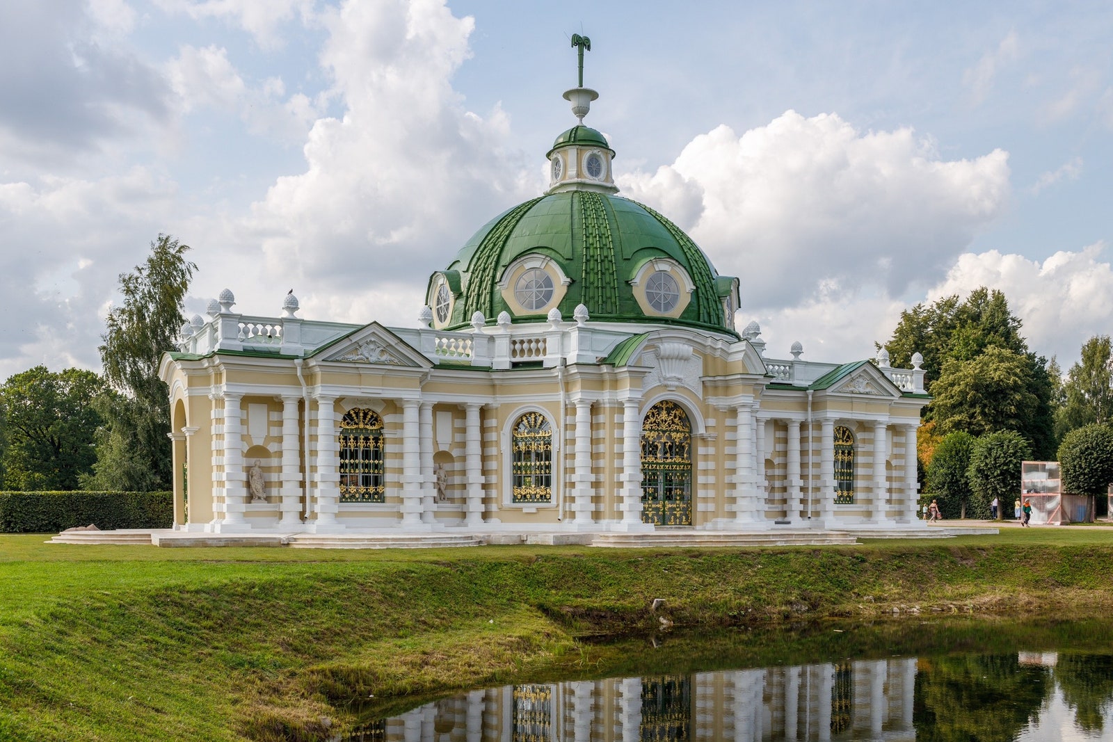 Павильон “Грот” в Кускове объявили лучшим отреставрированным объектом Москвы
