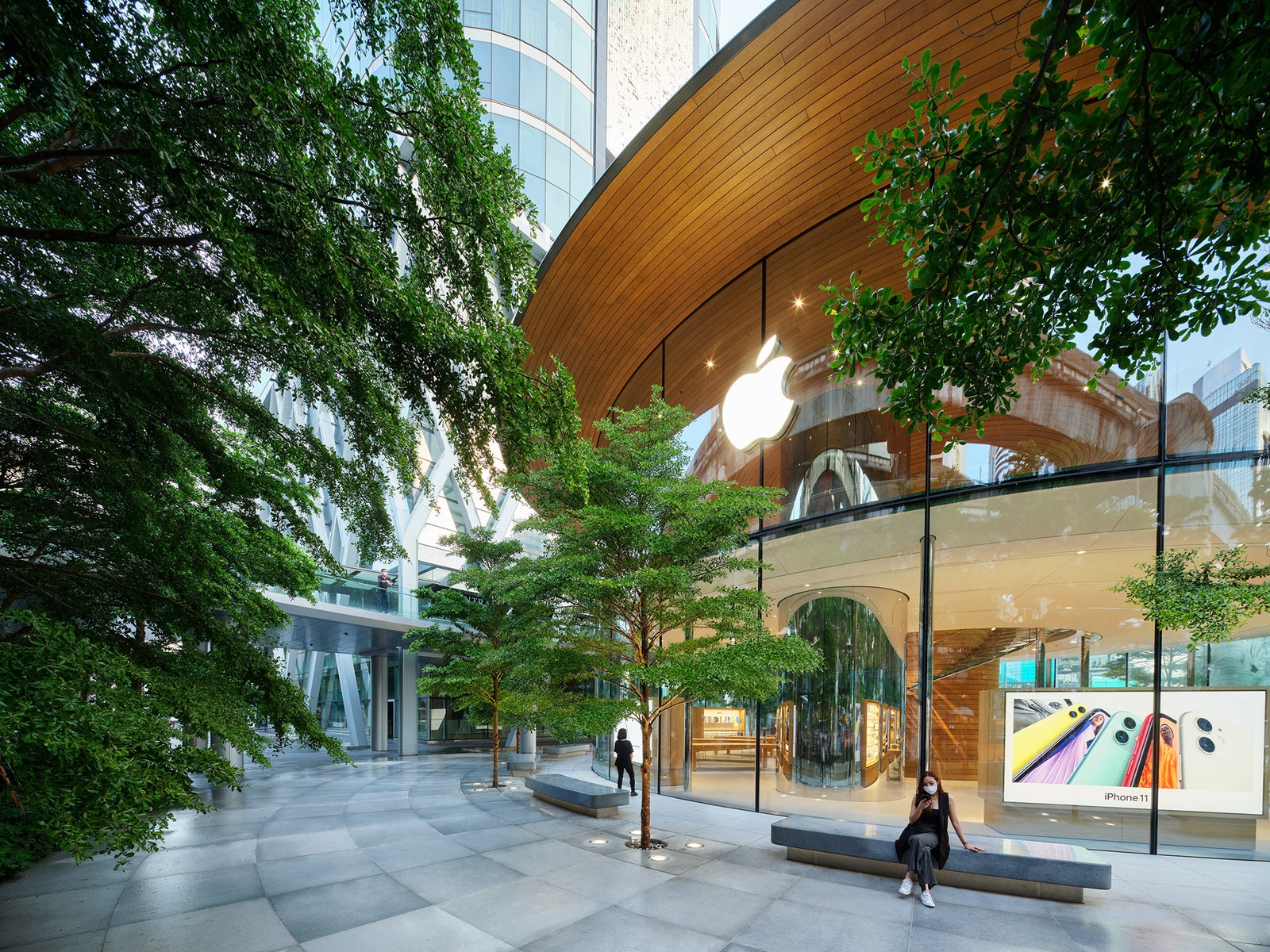 Новый магазин Apple в Бангкоке по проекту Foster  Partners