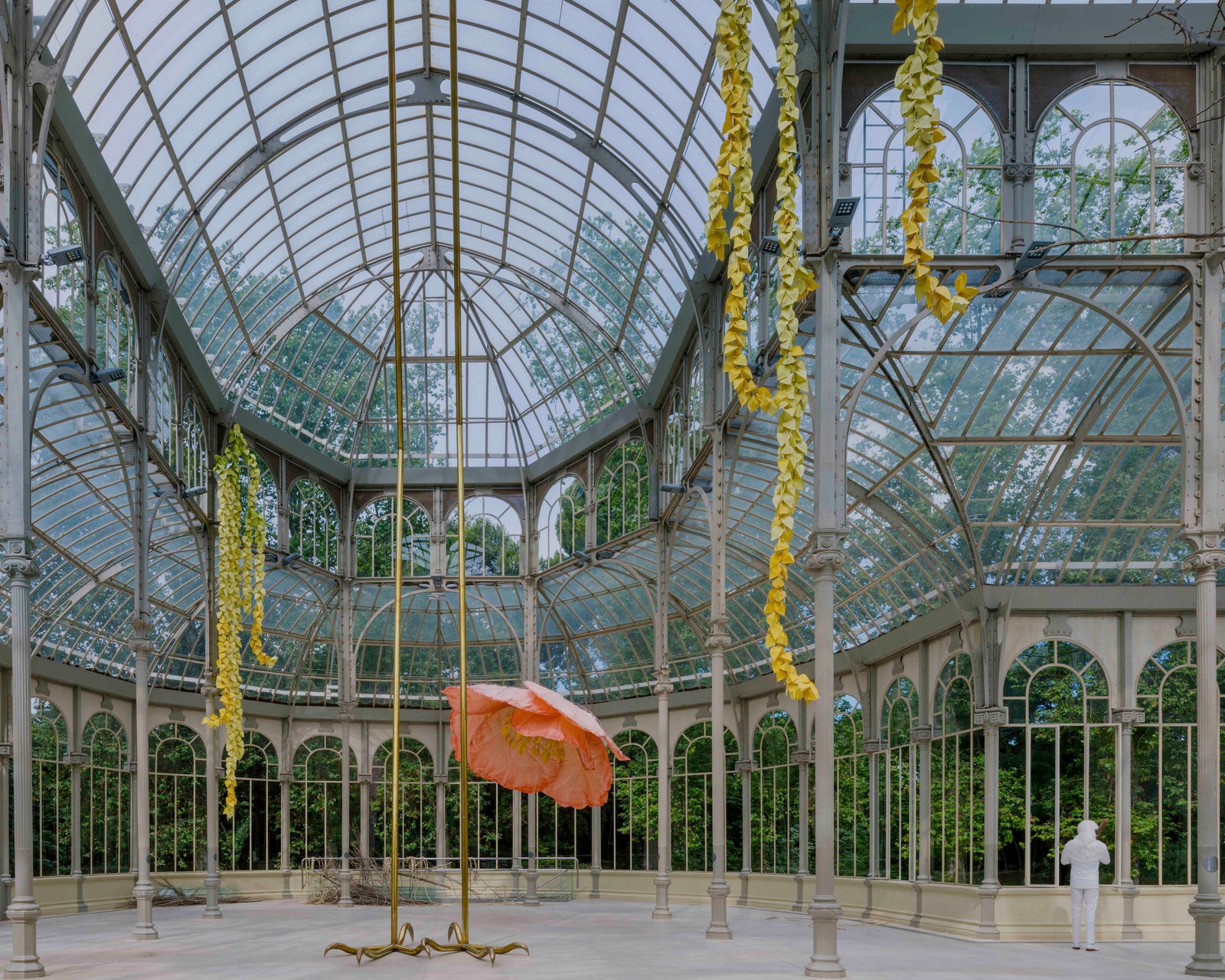 Сюрреалистичная выставка Петрита Халилая в Хрустальном дворце в Мадриде
