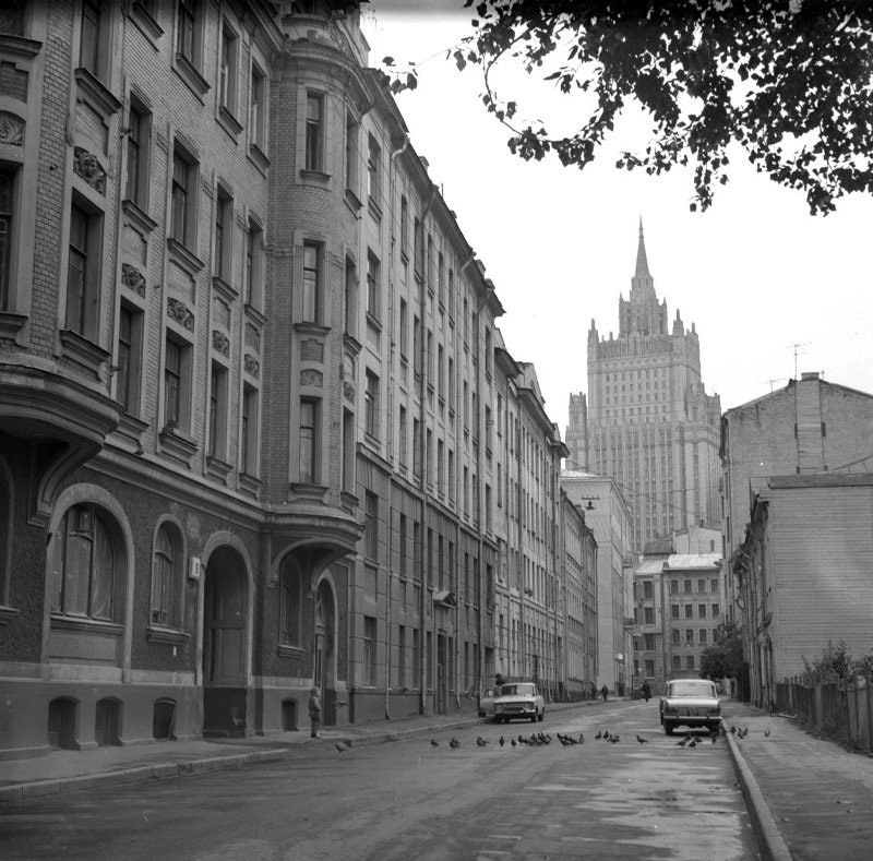 Кривоарбатский переулок 1978 год. Источник pastvu.com. Автор Ю. Е. Петров.