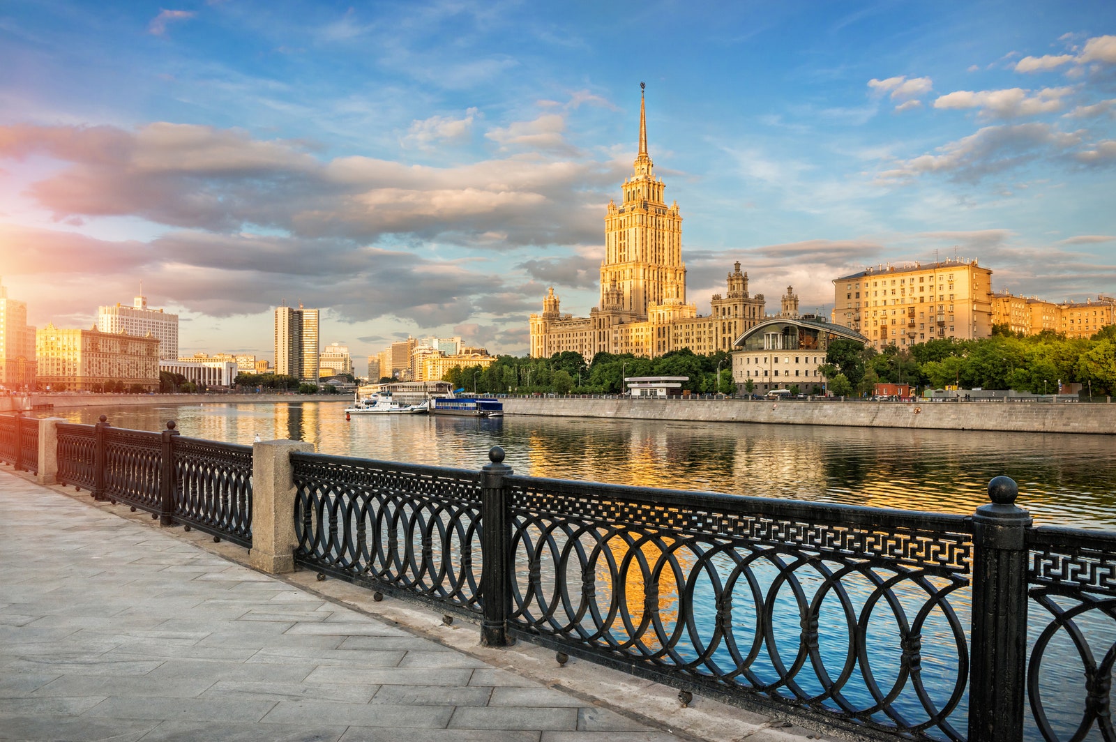 Сталинские высотки история 4 легендарных зданий Москвы