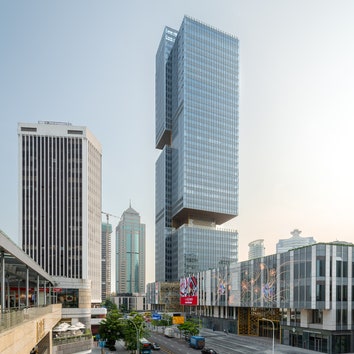 В Шэньчжэне открылся многофункциональный небоскреб по проекту бюро OMA