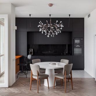 Аскетичная квартира в Минске, 132 м²