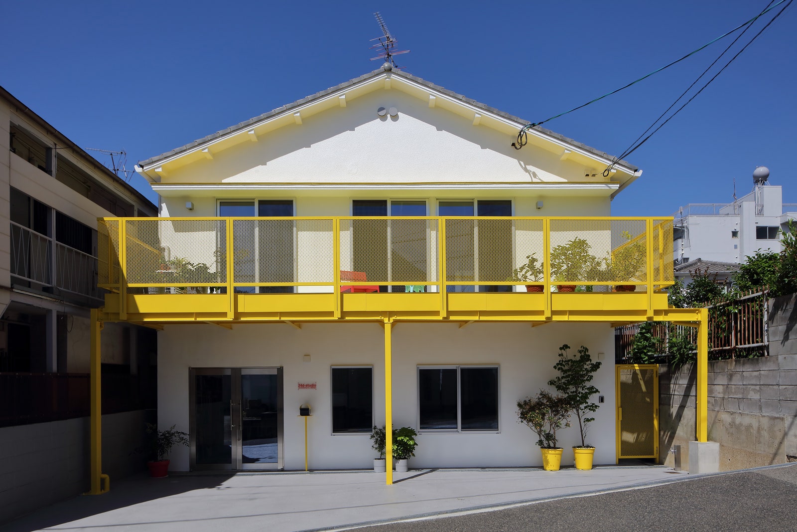 Дом с цветными арками в Японии 230 м²