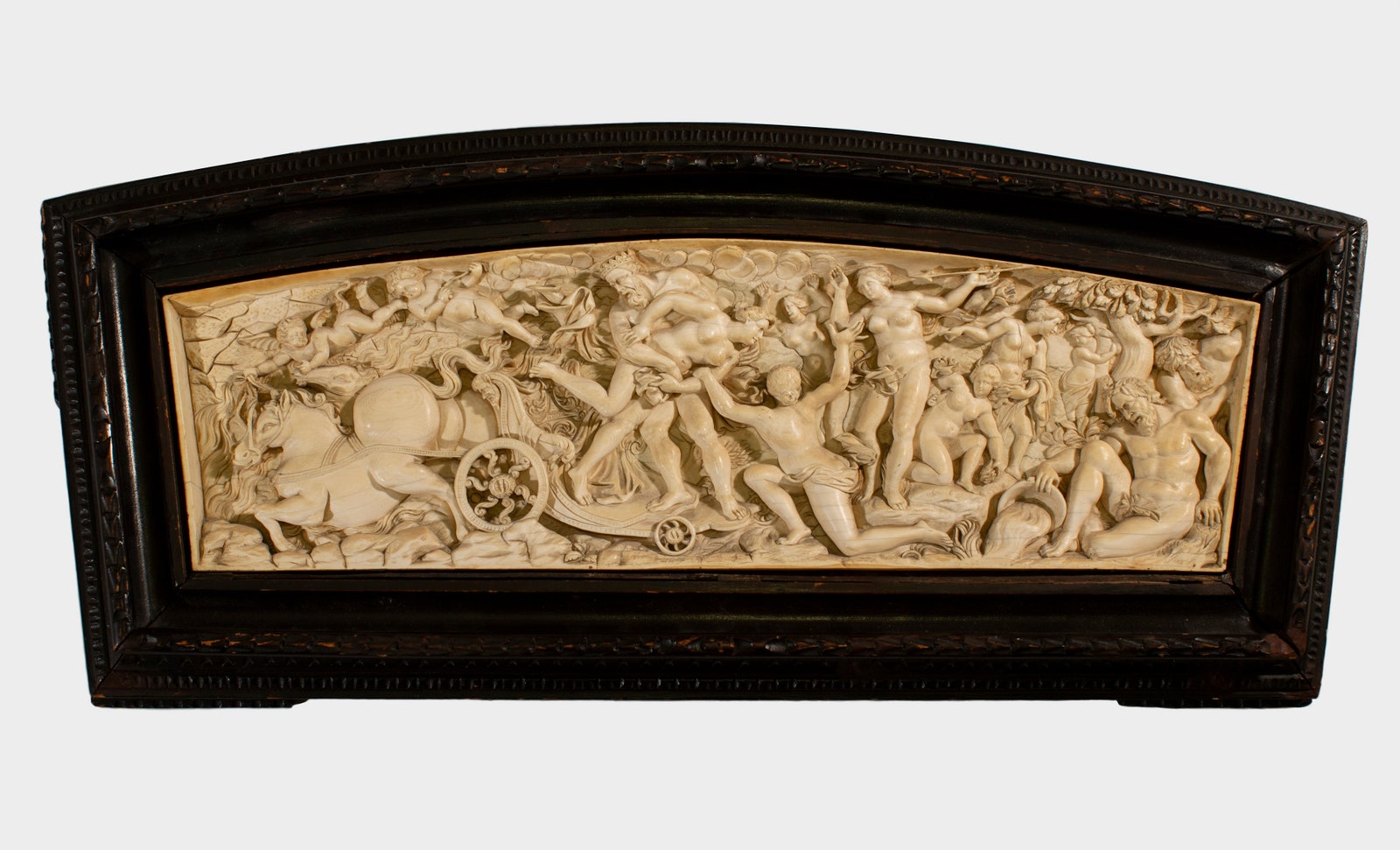 Панно декоративное “Похищение Прозерпины”. Германия 17601780е. Слоновая кость резьба полировка.