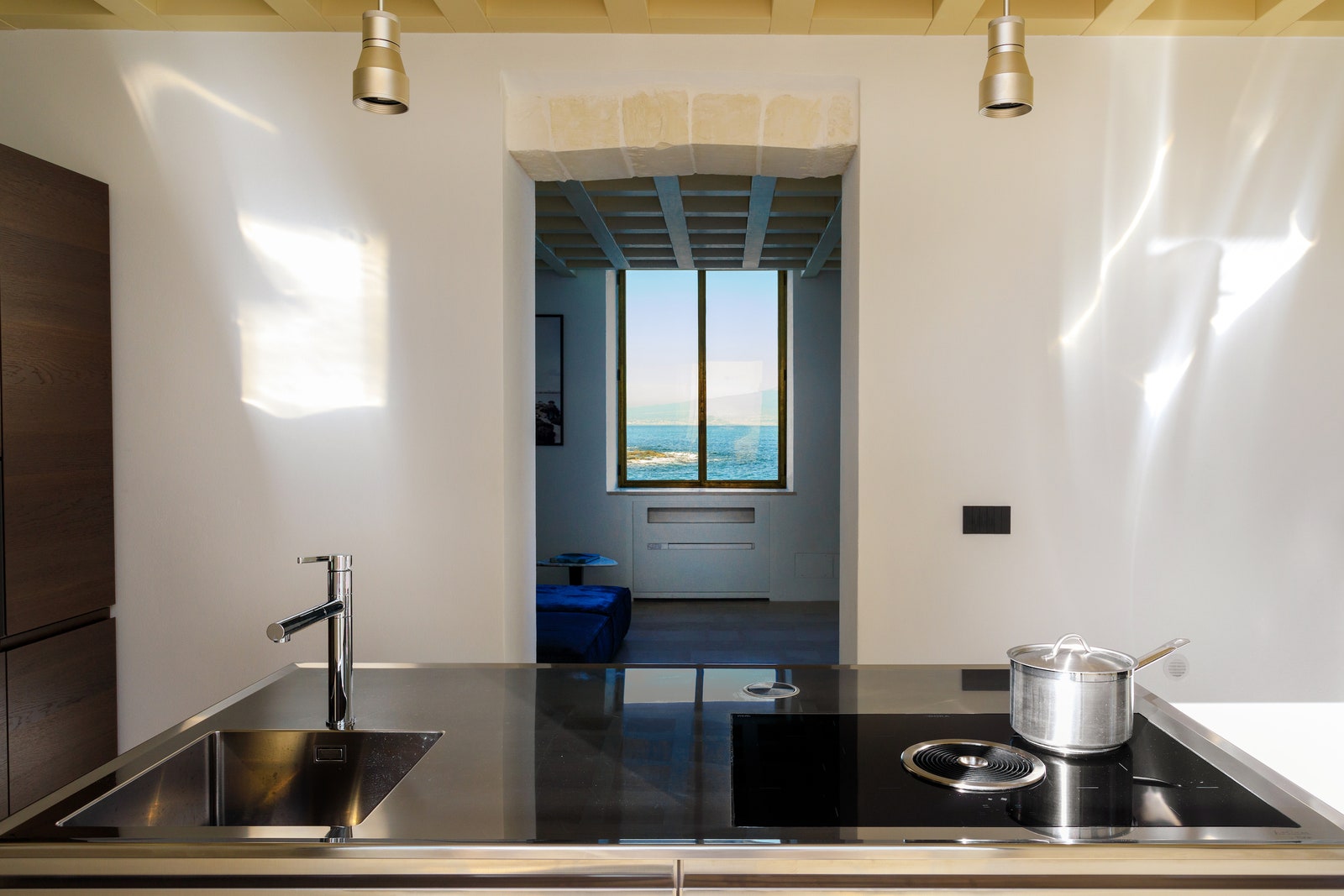 Светлые апартаменты в отреставрированном маяке на Сицилии