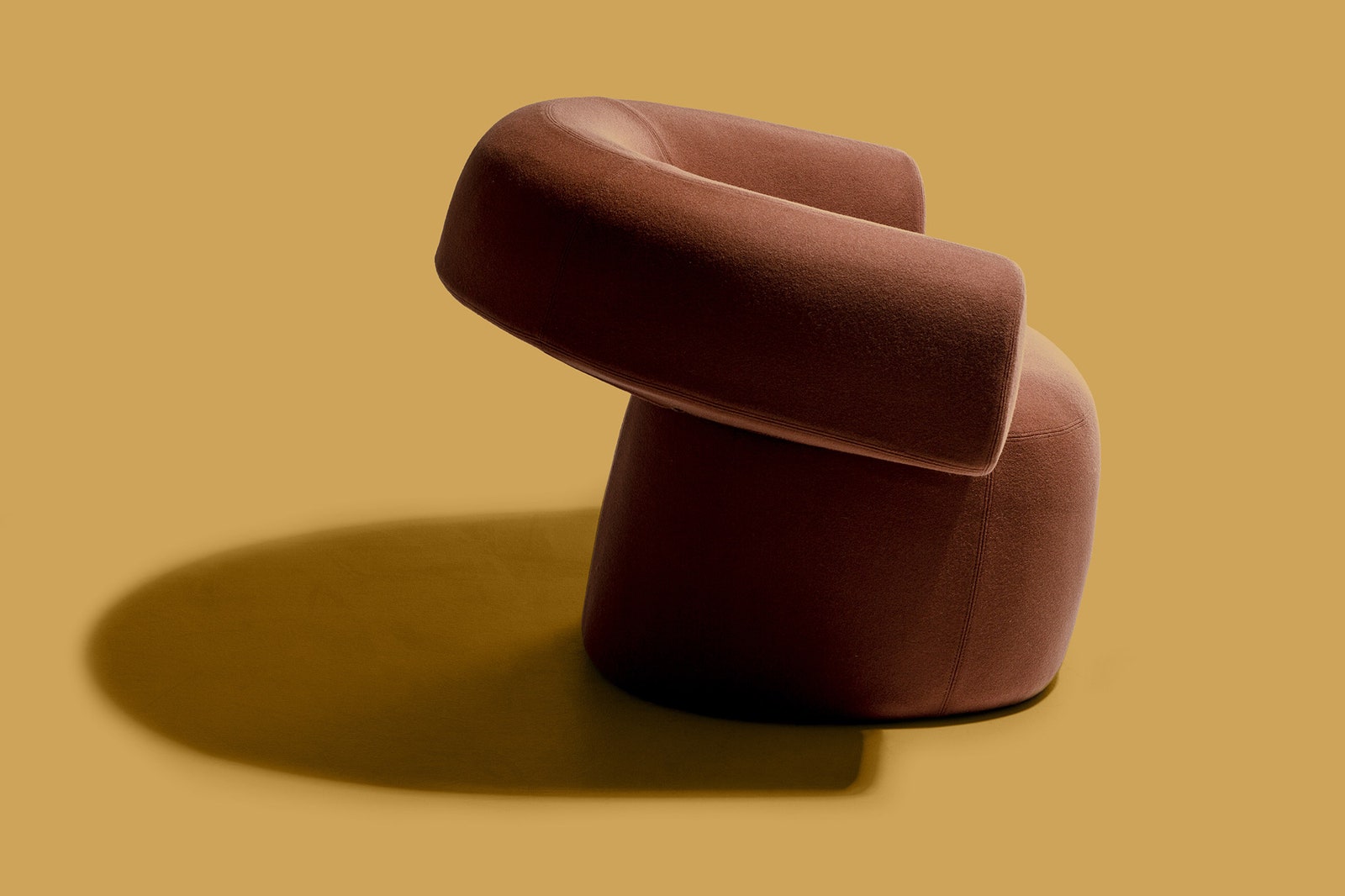 ADLovesSalone кресло Ruff по дизайну Патриции Уркиолы для Moroso