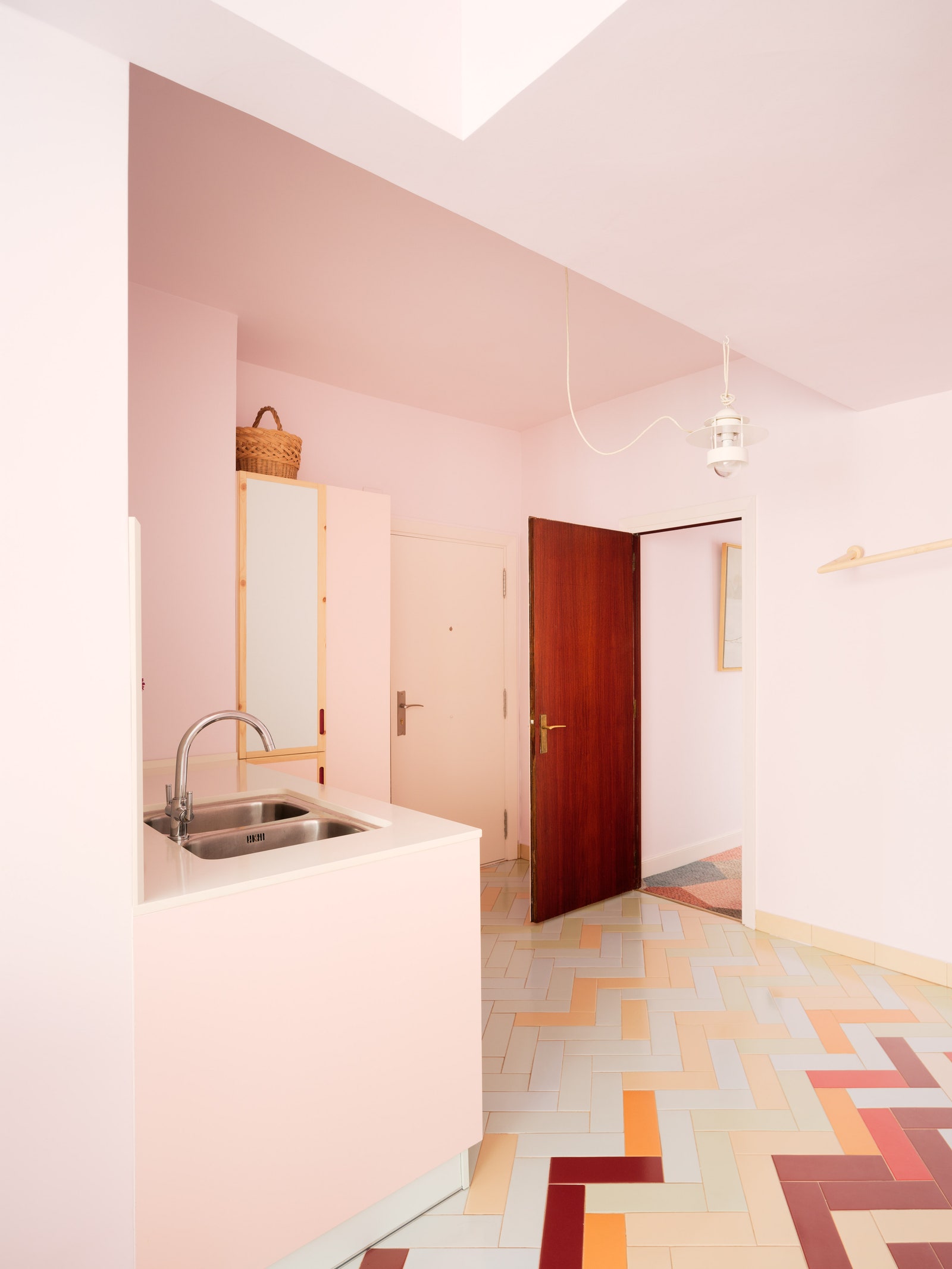 Розовая квартира в Бильбао по проекту студии Azab