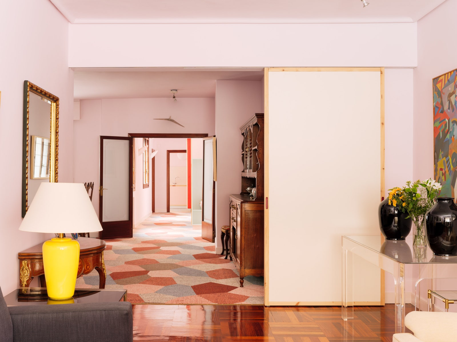 Розовая квартира в Бильбао по проекту студии Azab