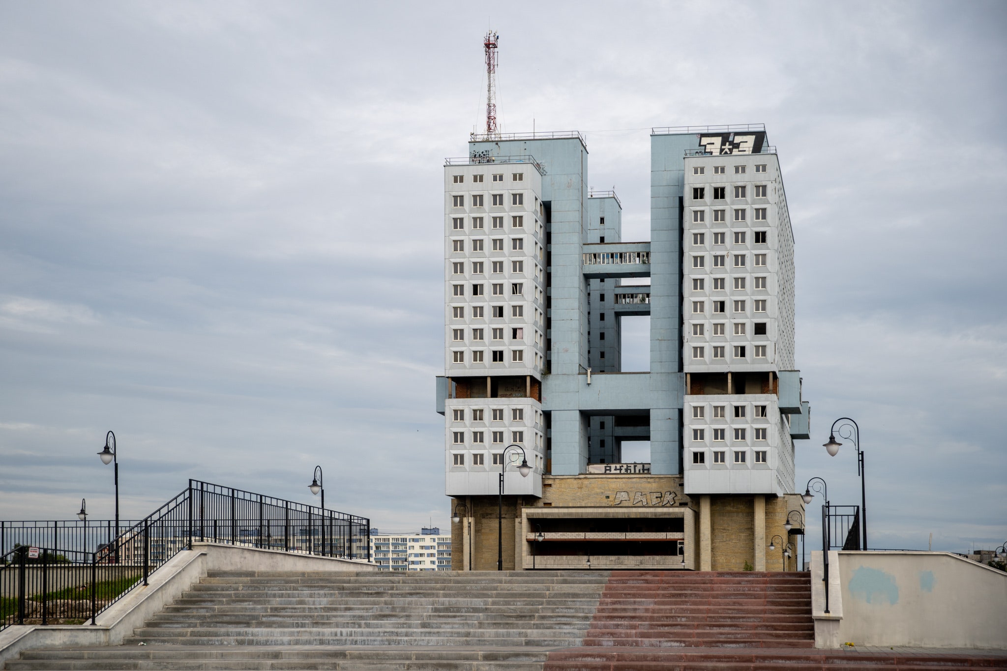 Калининград советы. Дворец советов Калининград. Высотка дом советов Калининград. Центральная площадь дом советов Калининград. Дом советов Калининград 2022.