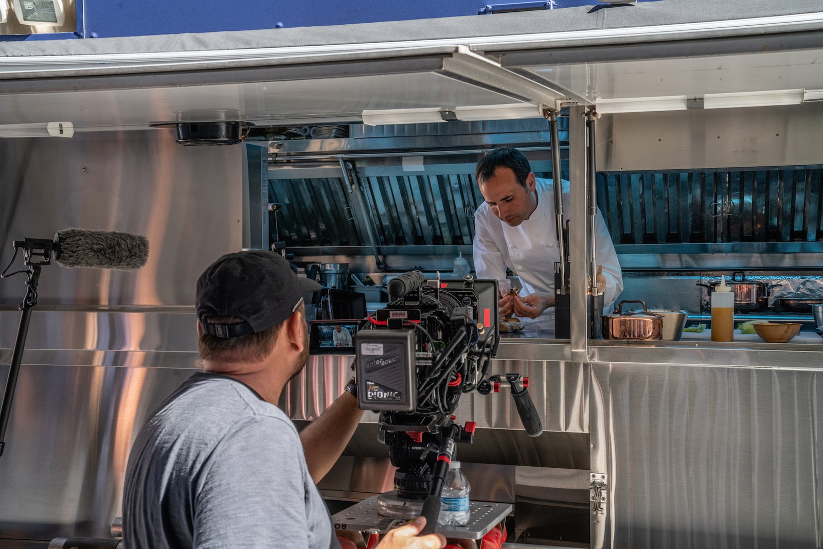 The Chef in a Truck Ritz Paris и Netflix представляют сериал про путешествие шефкондитера Франсуа Перре