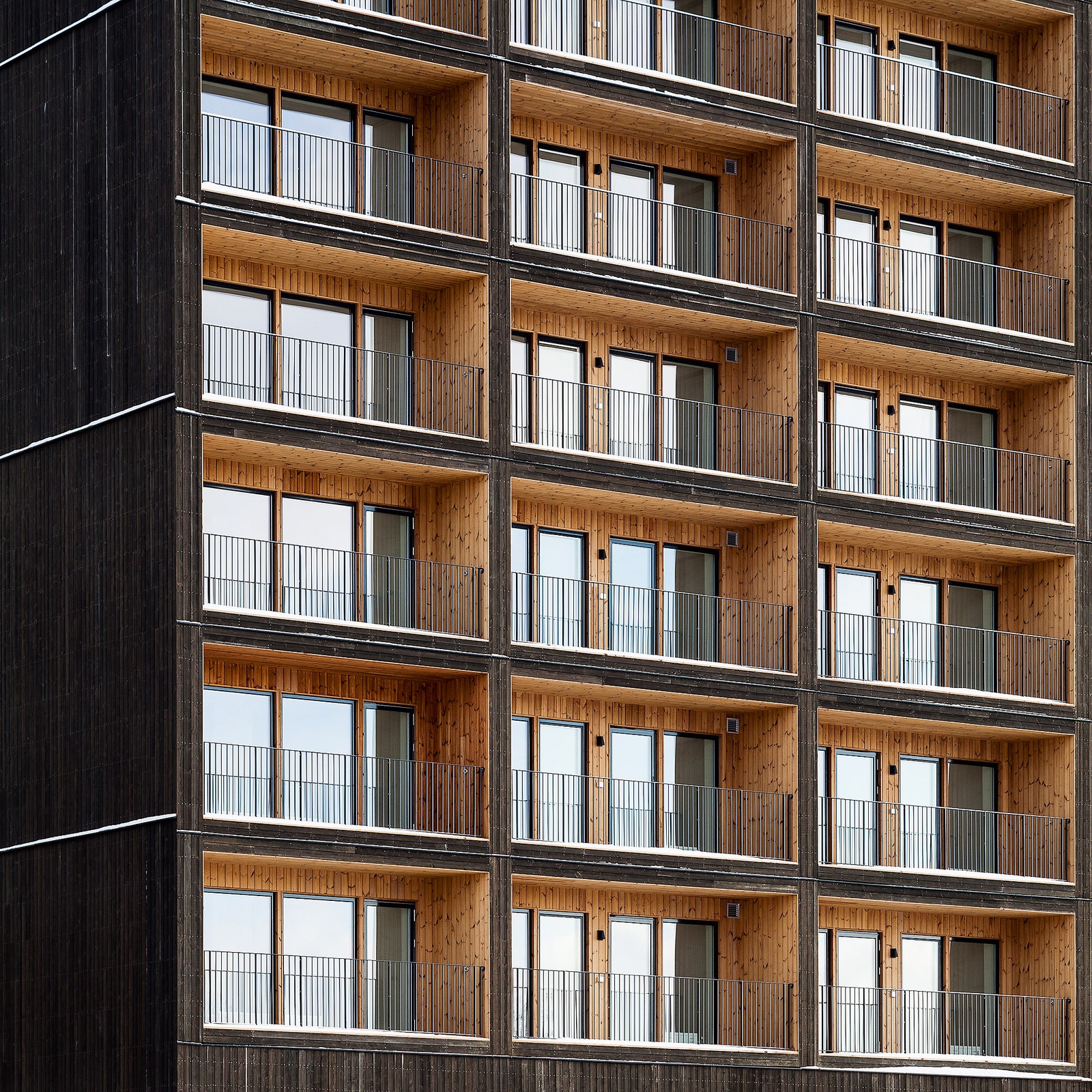 Самый ­высокий деревянный дом в Швеции — восьми­этажный — ­построен в Вестеросе по проекту C.F. Møller Architects.