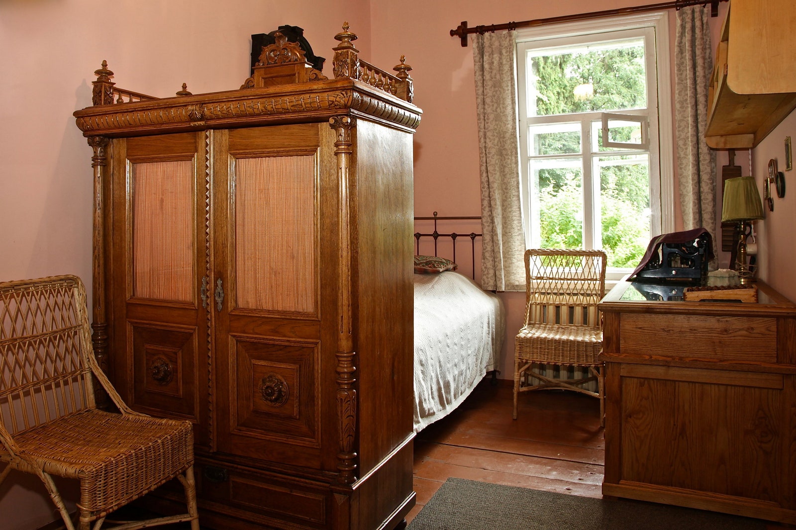 Комната Валерии Дмитриевны.