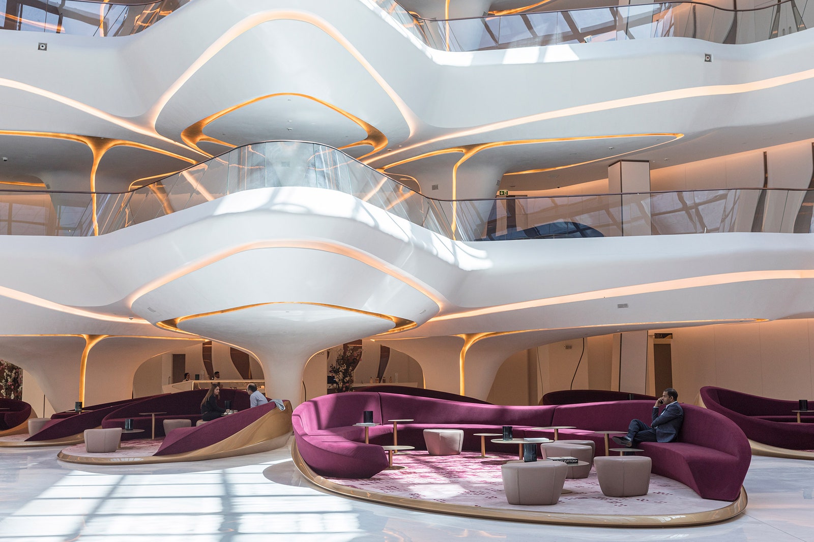 Отель ME Dubai в здании Opus по проекту Захи Хадид