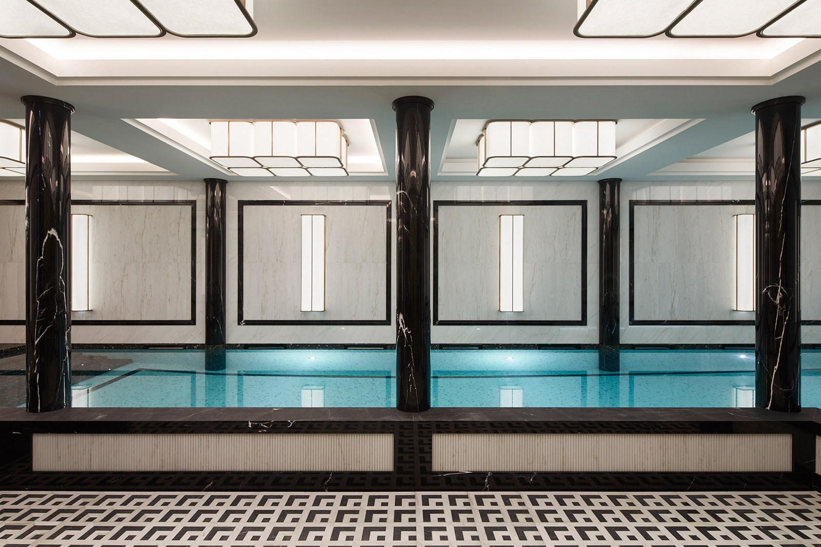 Студия Humbert  Poyet оформила интерьеры роскошной резиденции в Монако