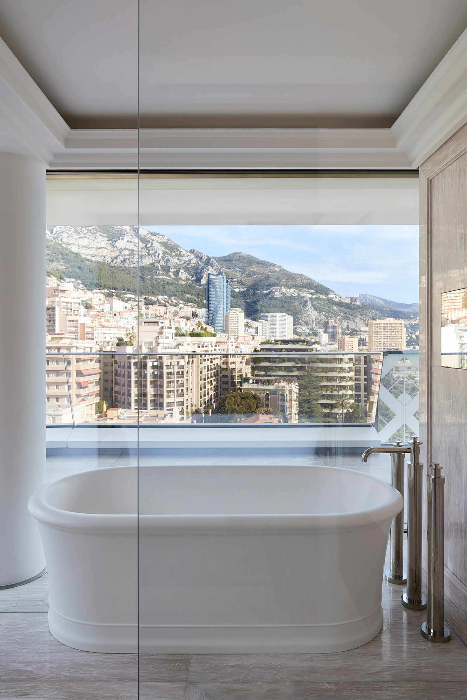 Студия Humbert  Poyet оформила интерьеры роскошной резиденции в Монако