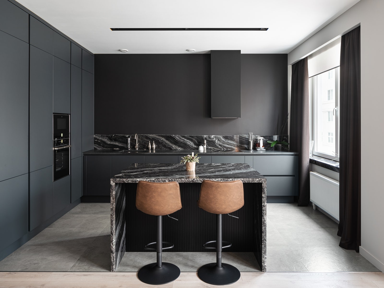 Сдержанный интерьер петербургской квартиры, 111 м²