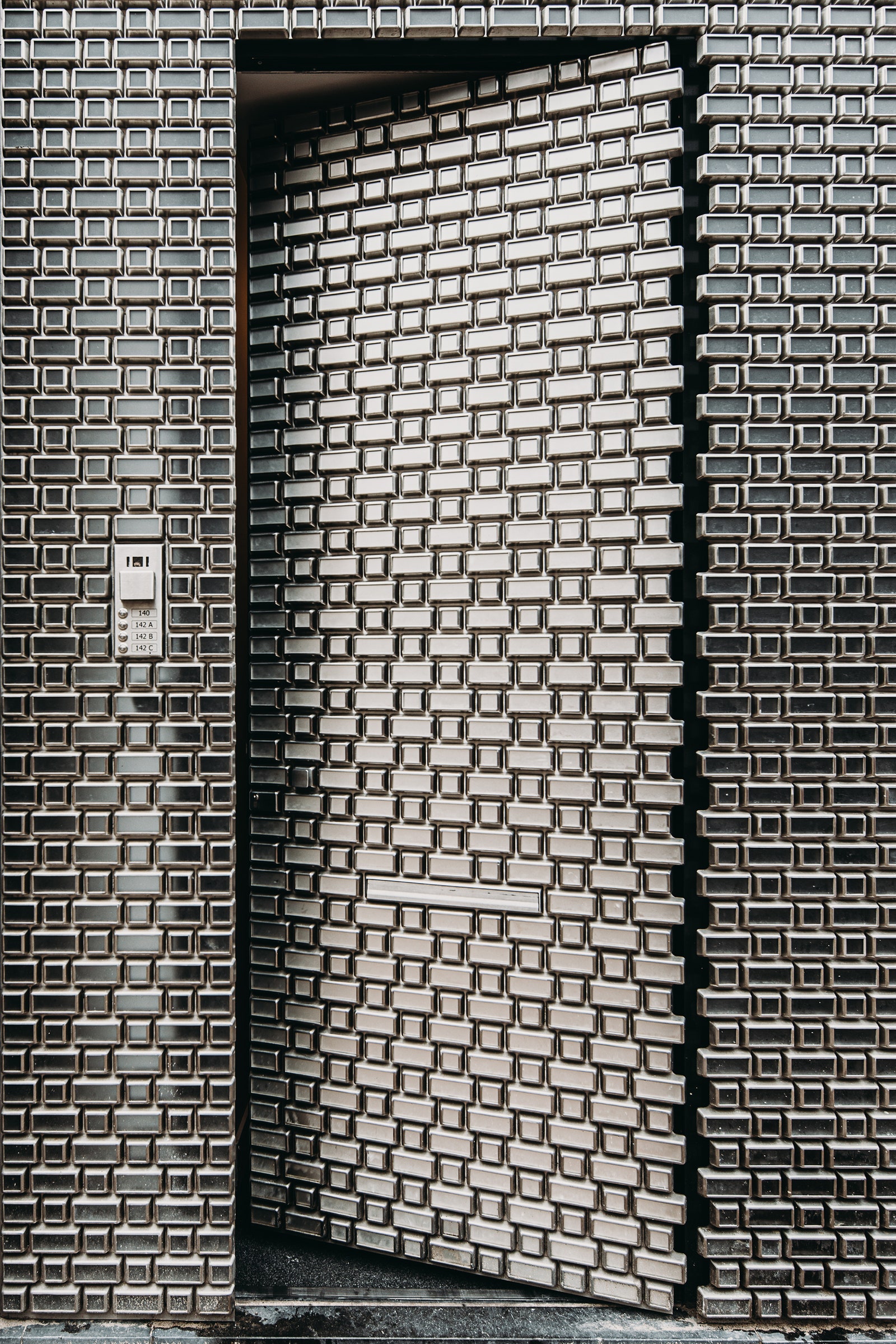 Пиксельный фасад магазина Louis Vuitton по проекту UNStudio