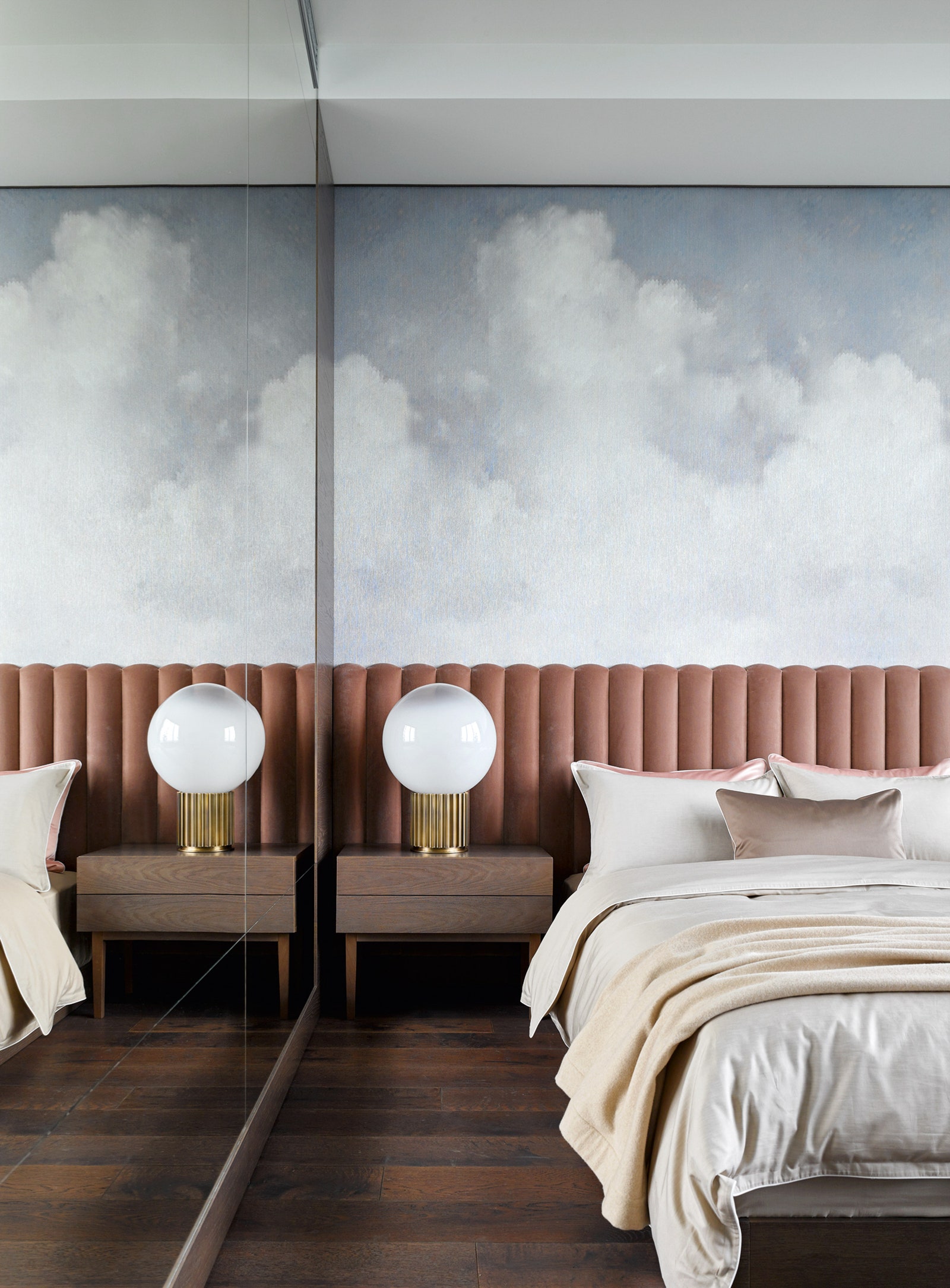 Детская комната. Изголовье кровати сделано по эскизам дизайнеров обои Pierre Frey постельное белье AtelierTati.