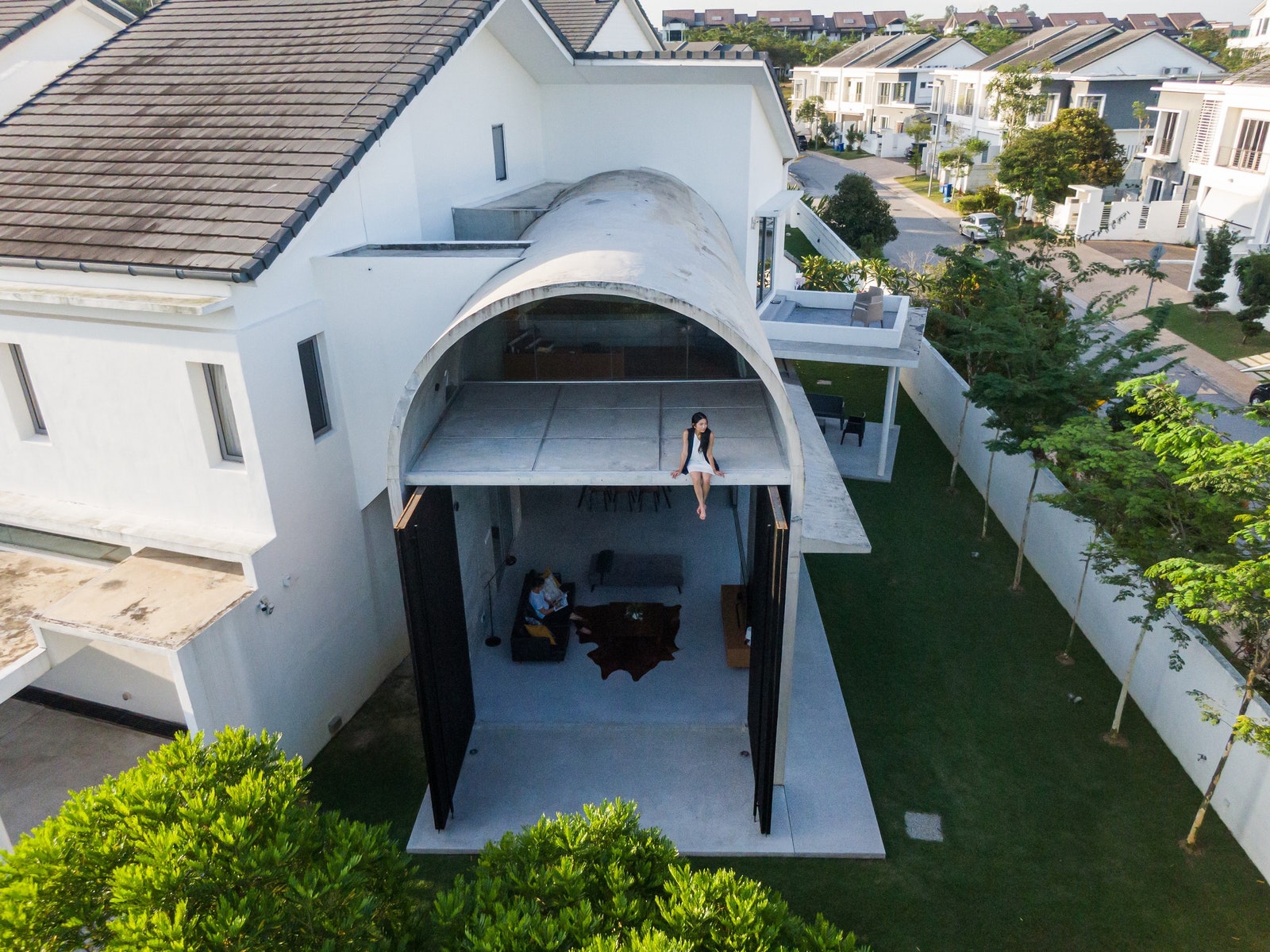 Дом с бетонной пристройкой в КуалаЛумпуре