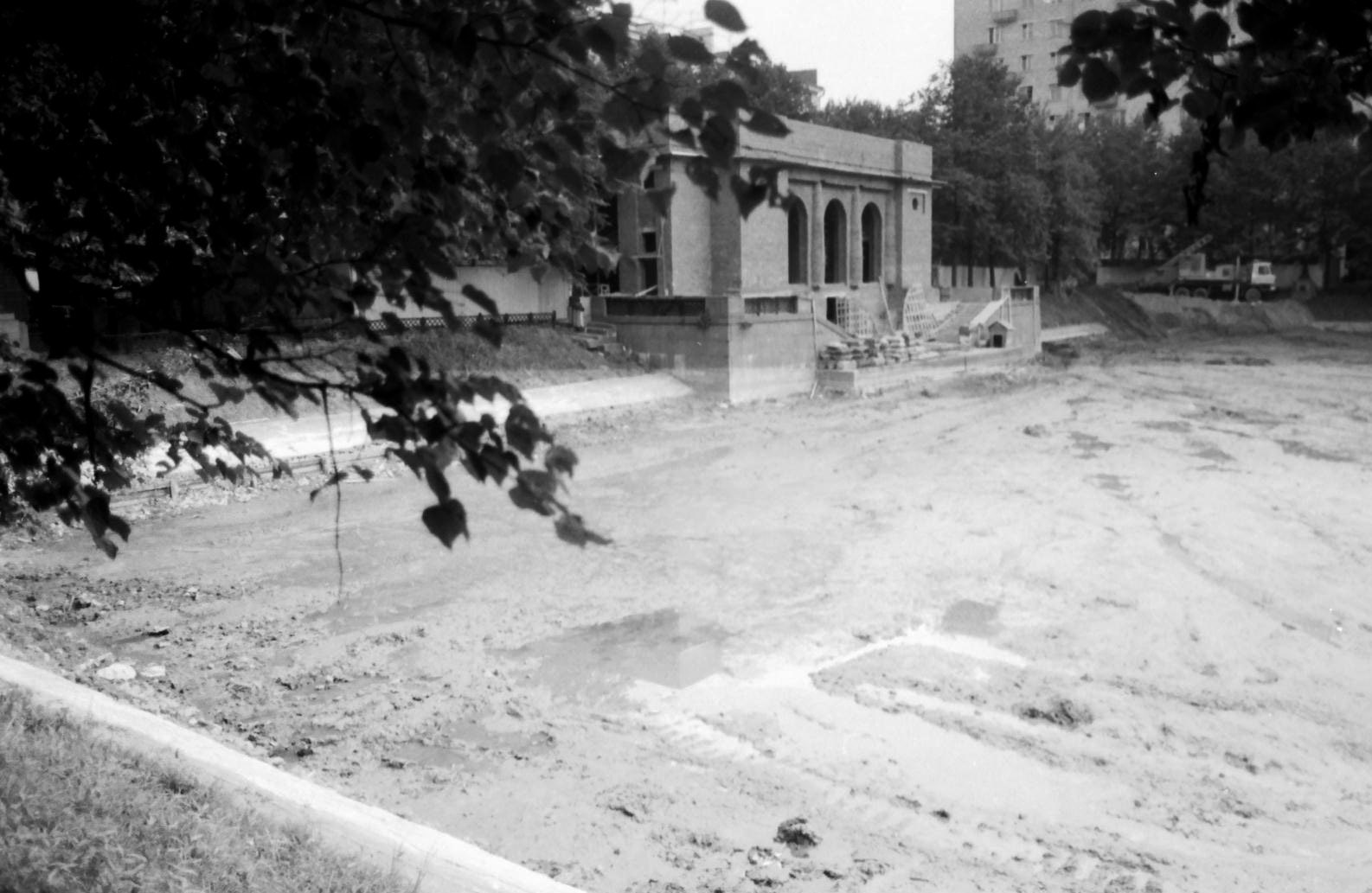 Патриаршие пруды 1985 год. Процесс реконструкции. Источник фото pastvu.comp88834