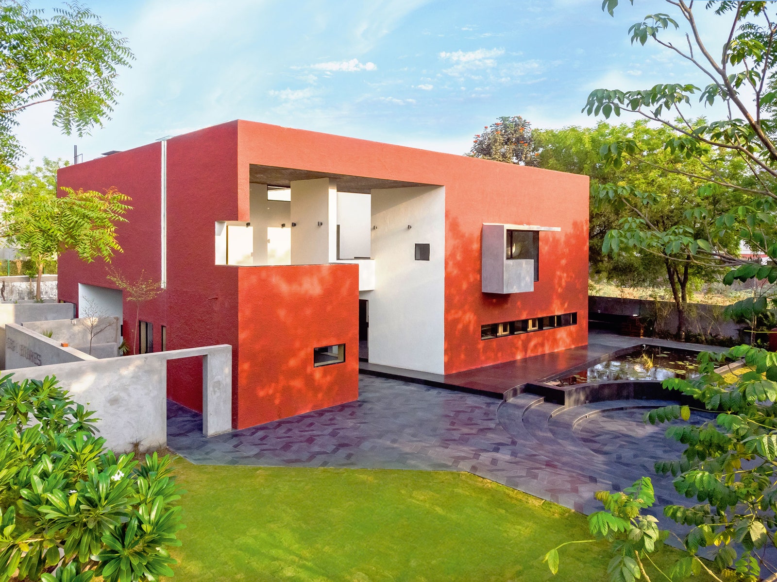 Центр искусств по проекту Vāstu Shilpā Consultants архитекторы Кушу Пантаки Хоф и Зёнке Хоф Ахмадабад Индия.