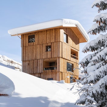 Дом в виде смотровой башни в Тирольских Альпах