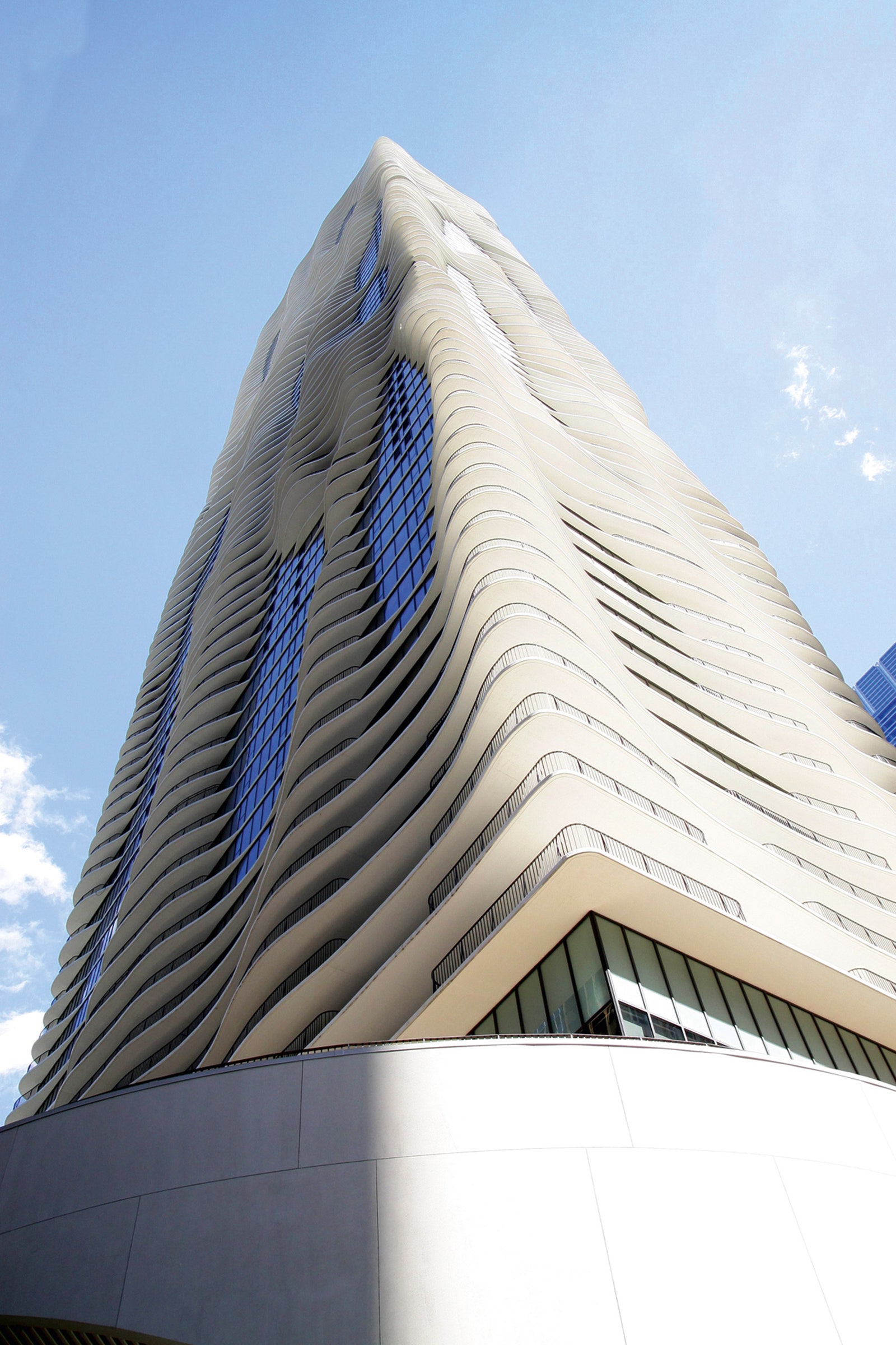 Небоскреб Aqua Tower в Чикаго по проекту Джинны Ганг.