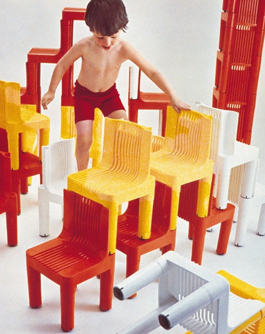 Первый стул из пластика дизайнеры Марко Дзанузо и Ричард Сеппер 1964 год.