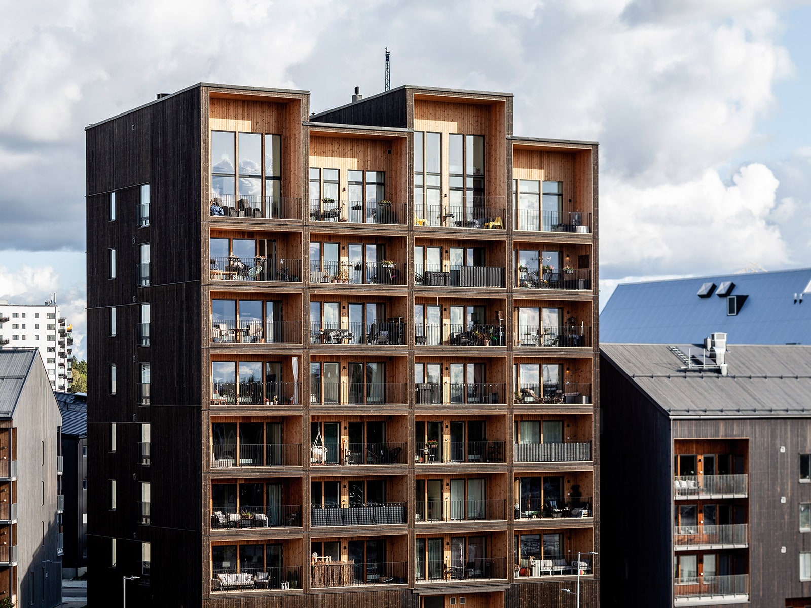 Бюро C. F. Møller Architects построило самое высокое деревянное здание в Швеции