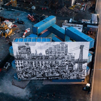 Масштабная конструкция из грузовых контейнеров в Бруклине