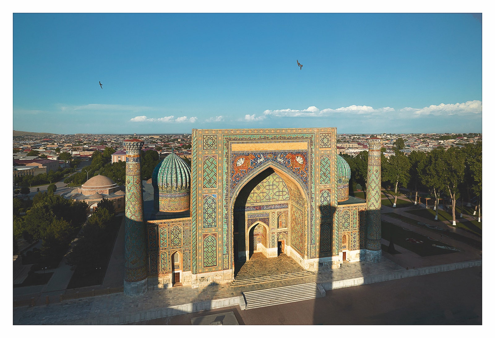 “Узбекистан. Дорога в Самарканд” новая книга от Assouline