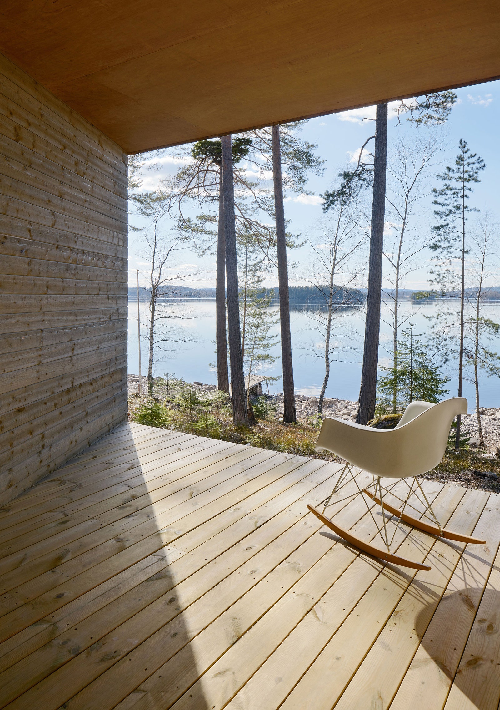 Дом у озера в Швеции